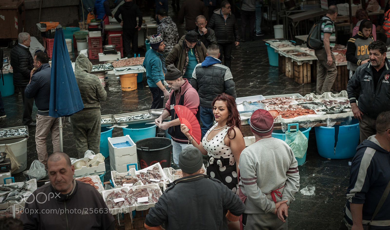 Canon EOS-1Ds Mark III sample photo. Lady and fish photography