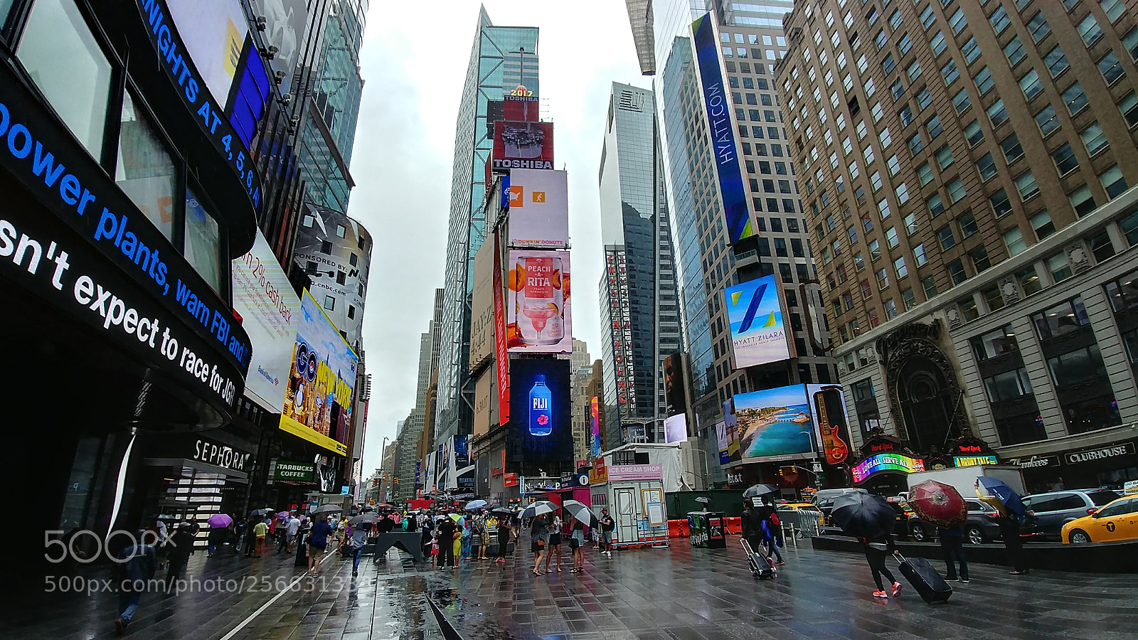 LG G6 sample photo. An angular mass of photography