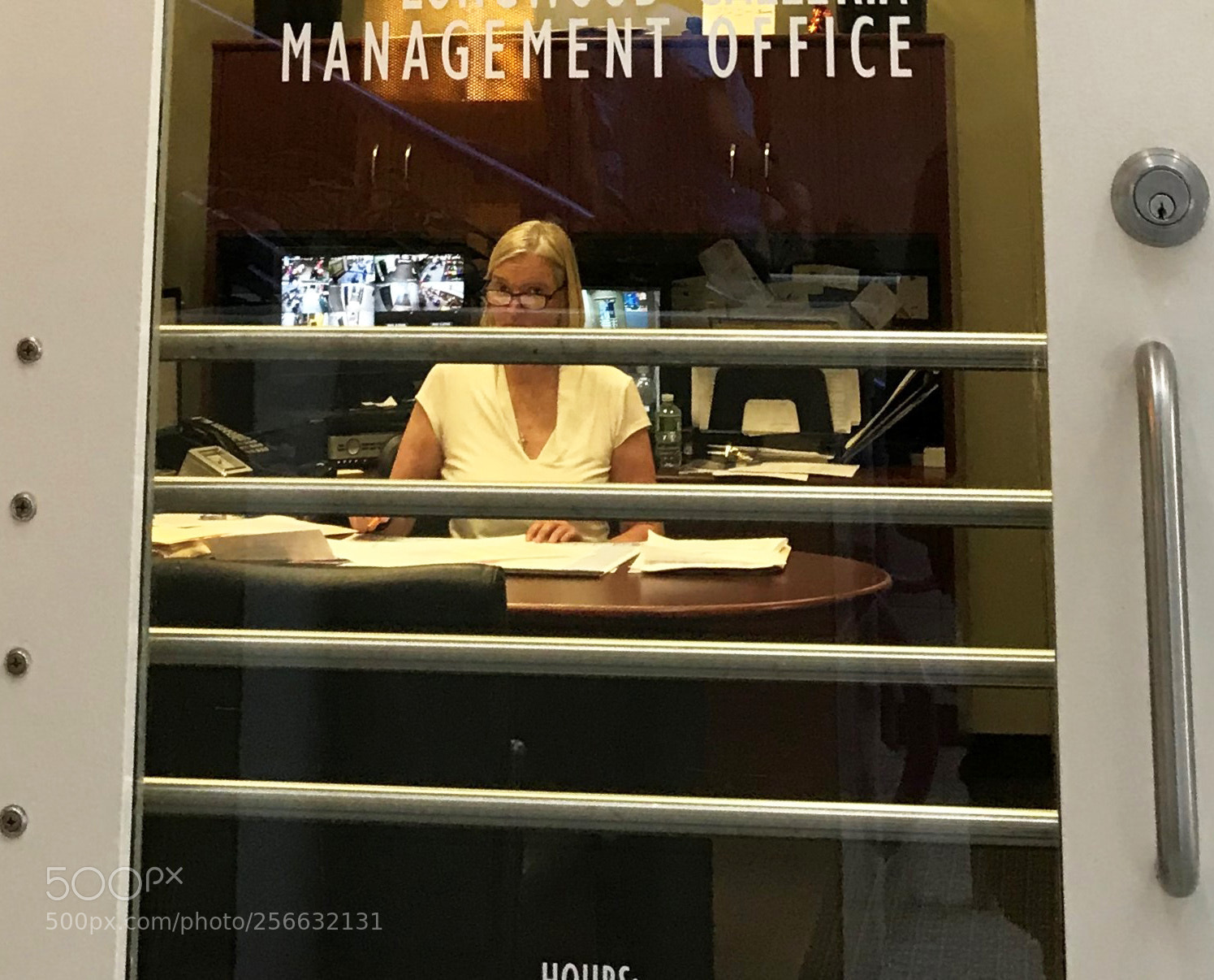 Apple iPhone 7 Plus sample photo. Woman looking at me photography