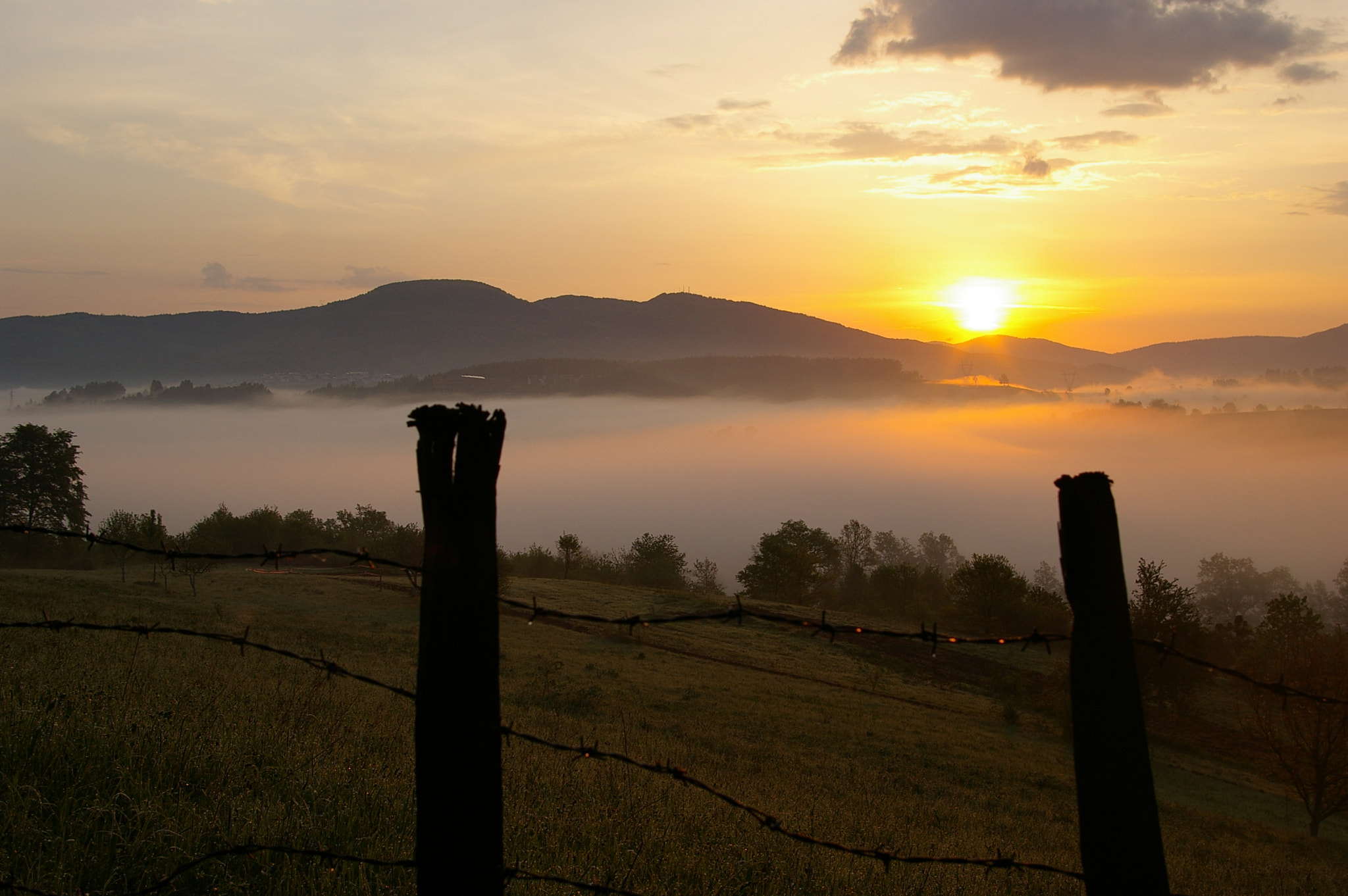 Pentax smc DA 18-55mm F3.5-5.6 AL sample photo. Sunrise photography