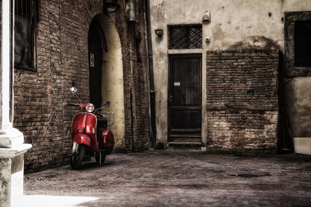 Canon EOS 700D (EOS Rebel T5i / EOS Kiss X7i) sample photo. Italian portrait photography