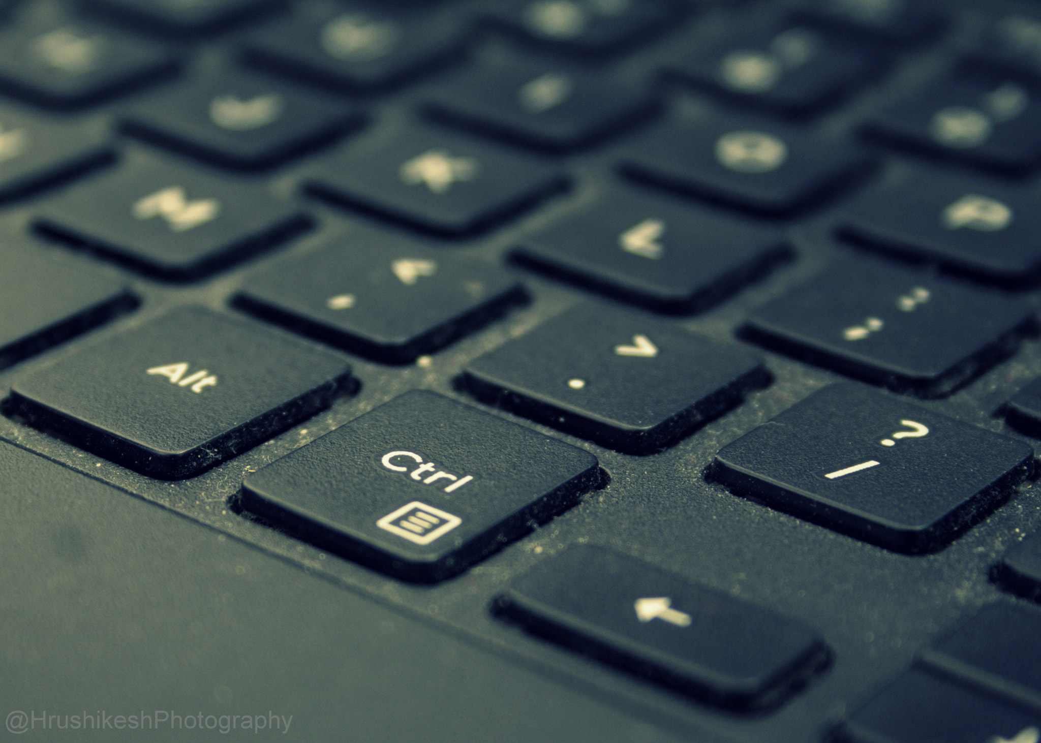 Canon EF-S 18-55mm F3.5-5.6 II sample photo. The keyboard photography