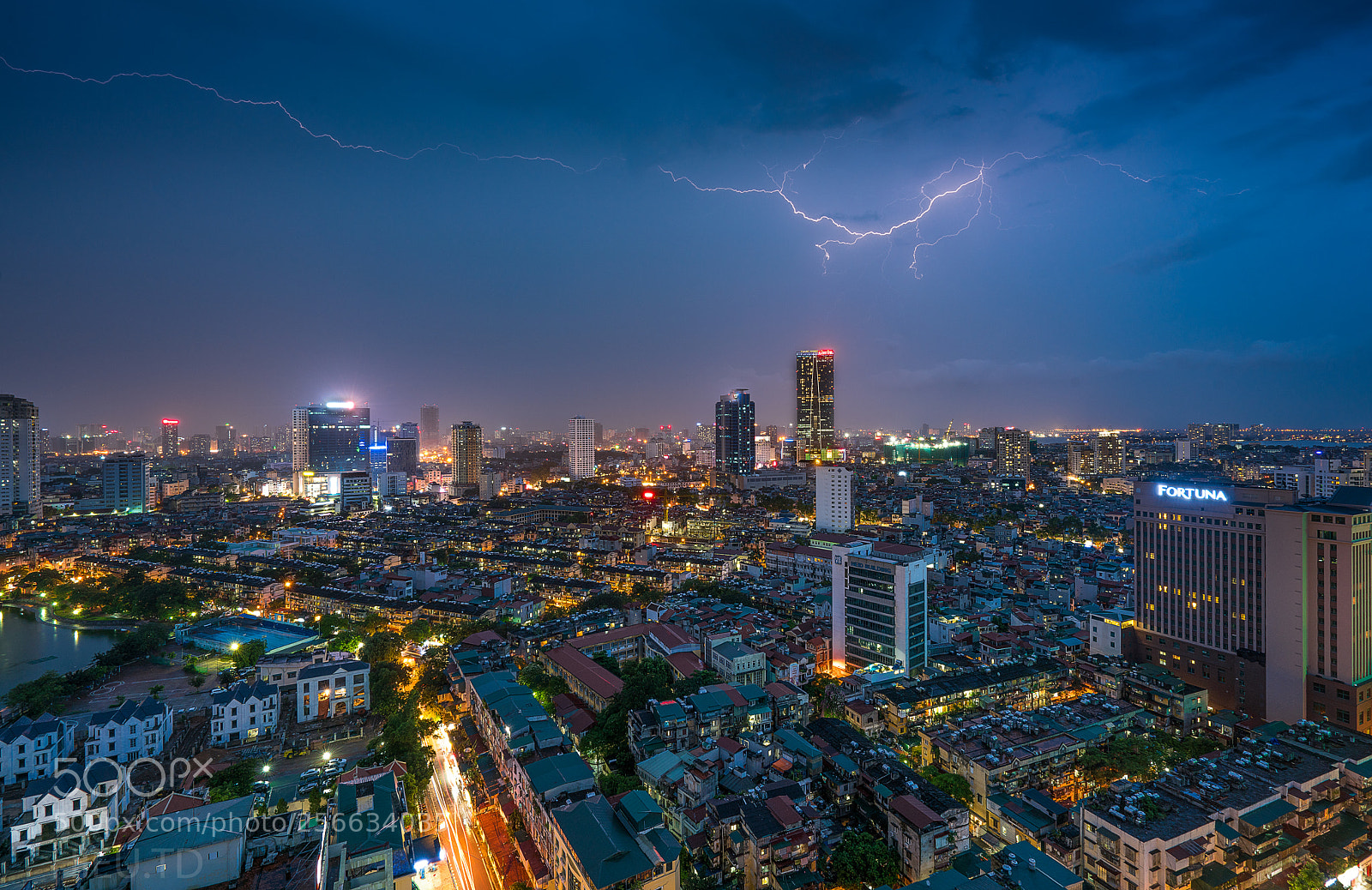 Sony a7R II sample photo. Hanoi 25 lightning in photography