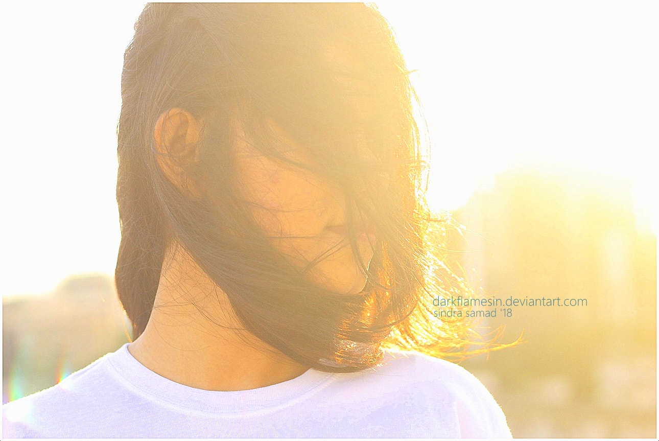 Canon EOS 1100D (EOS Rebel T3 / EOS Kiss X50) + Canon EF 50mm F1.8 II sample photo. Sunbeams into her soul. photography