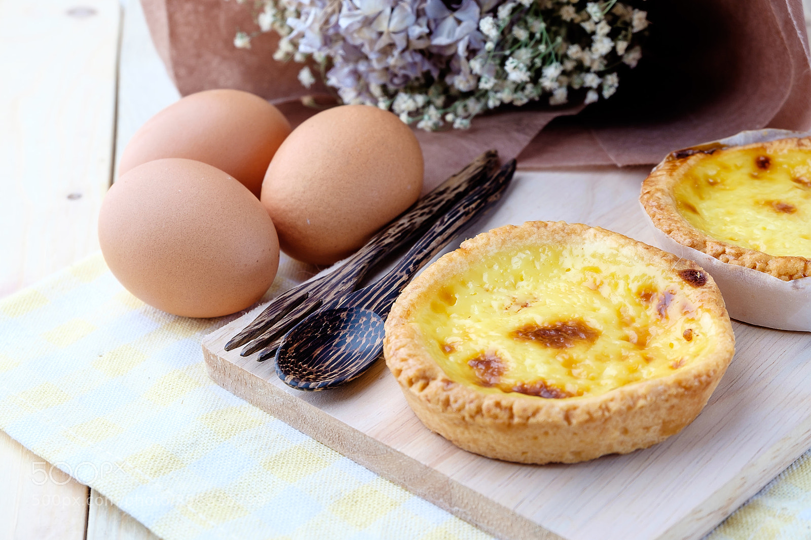 Fujifilm X-T10 sample photo. Egg tart on wooden photography