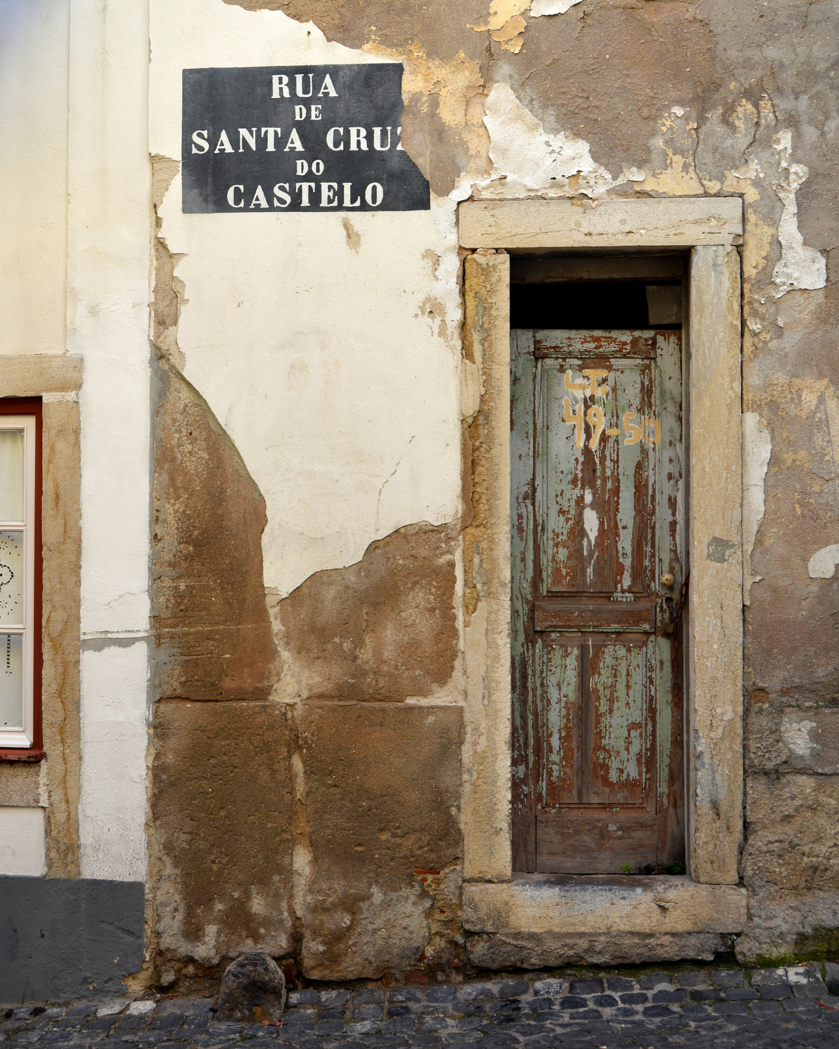 Nikon D5200 sample photo. Rua de santa cruz do castelo photography