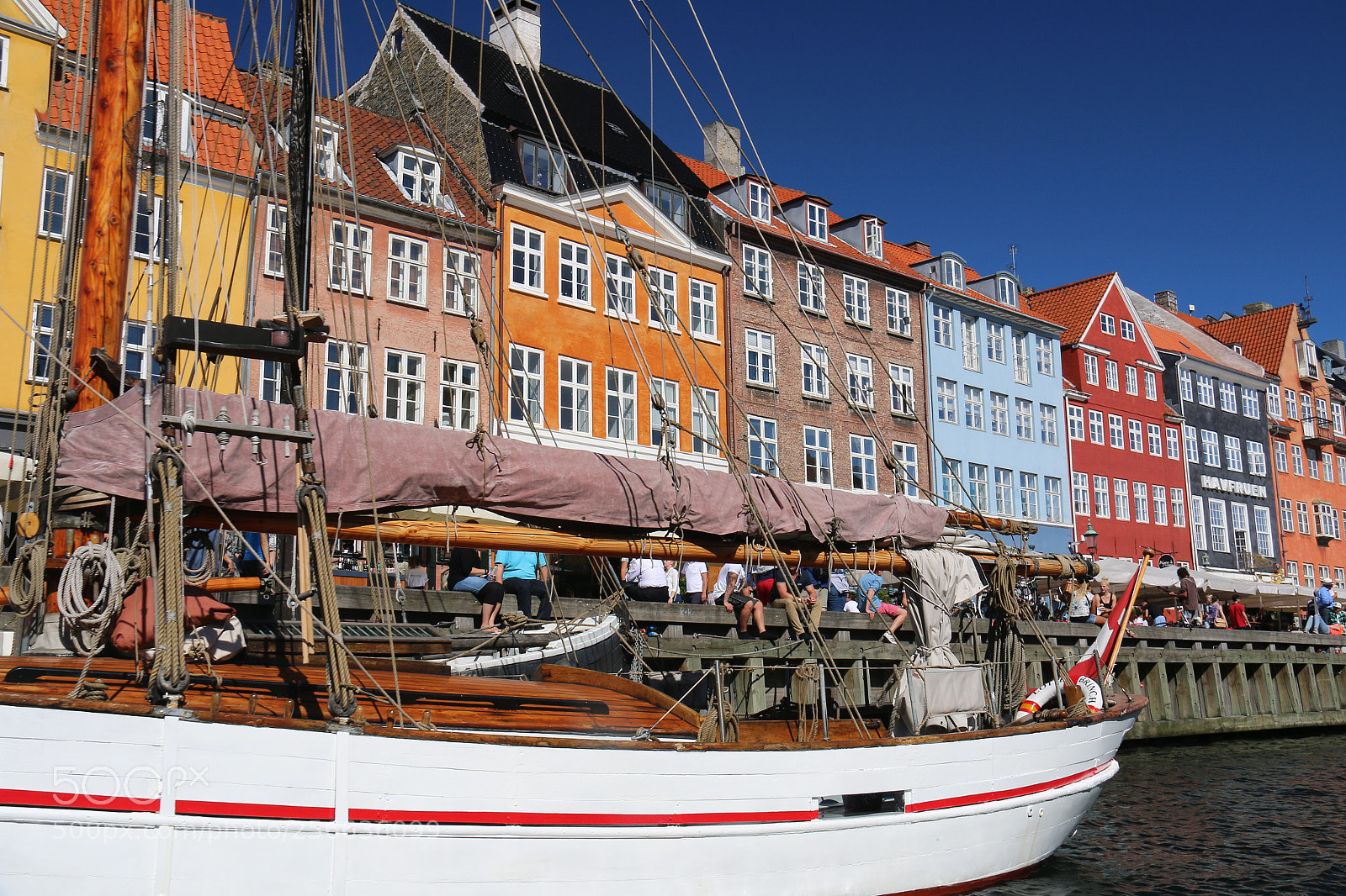 Canon EF-S 18-200mm F3.5-5.6 IS sample photo. Nyhavn by day photography