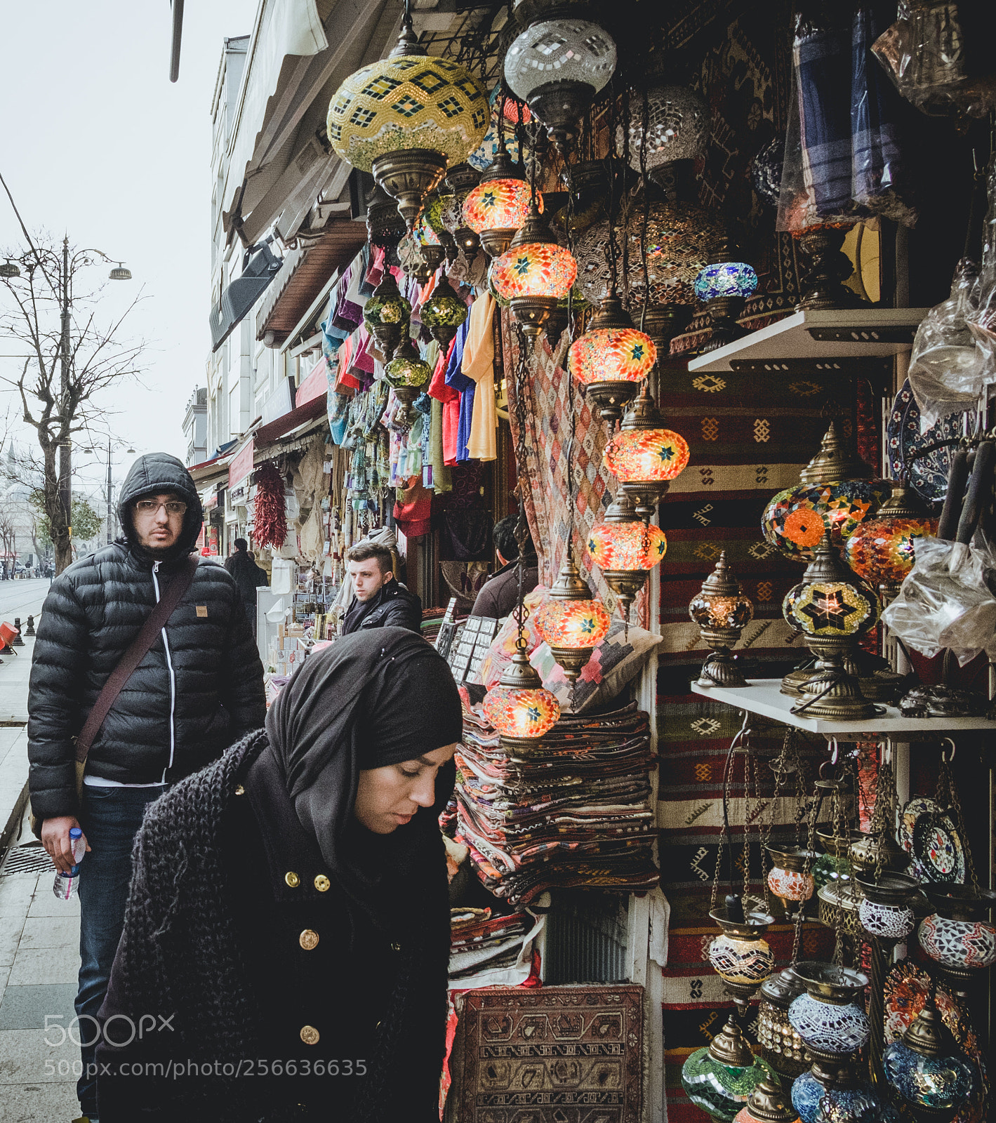 Fujifilm X-Pro1 sample photo. Alone in the market photography
