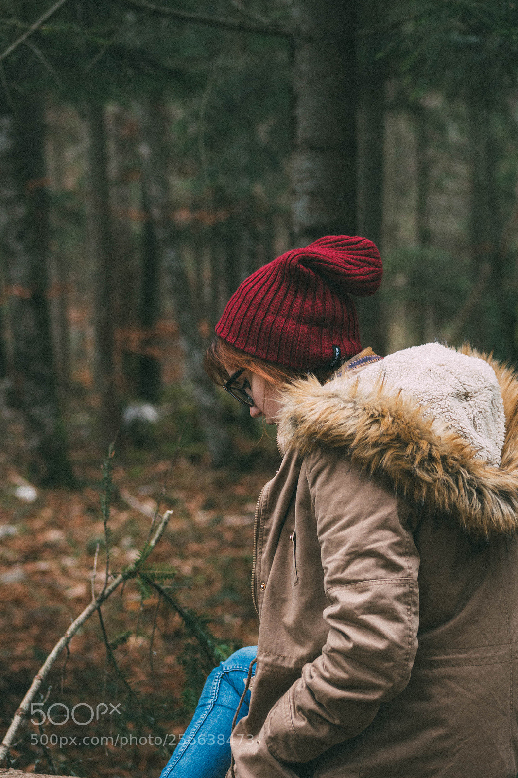 Canon EOS 100D (EOS Rebel SL1 / EOS Kiss X7) sample photo. Girl exploring woods photography