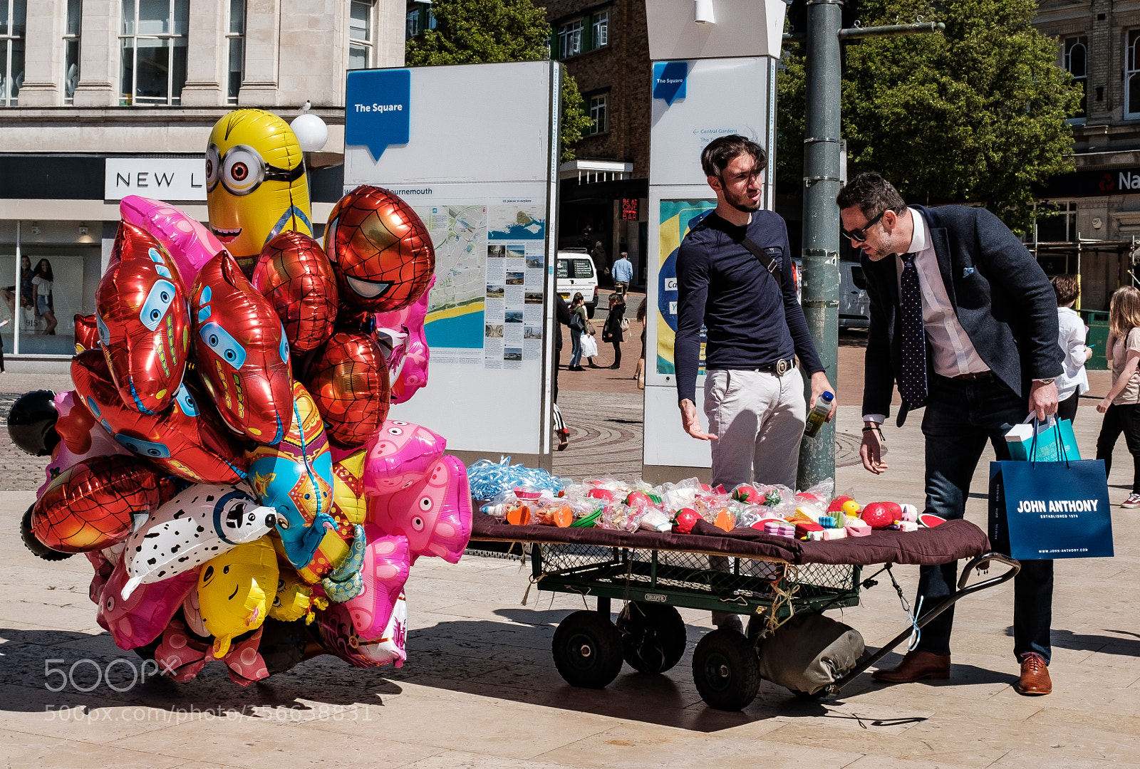 Fujifilm X100F sample photo. The balloon seller photography