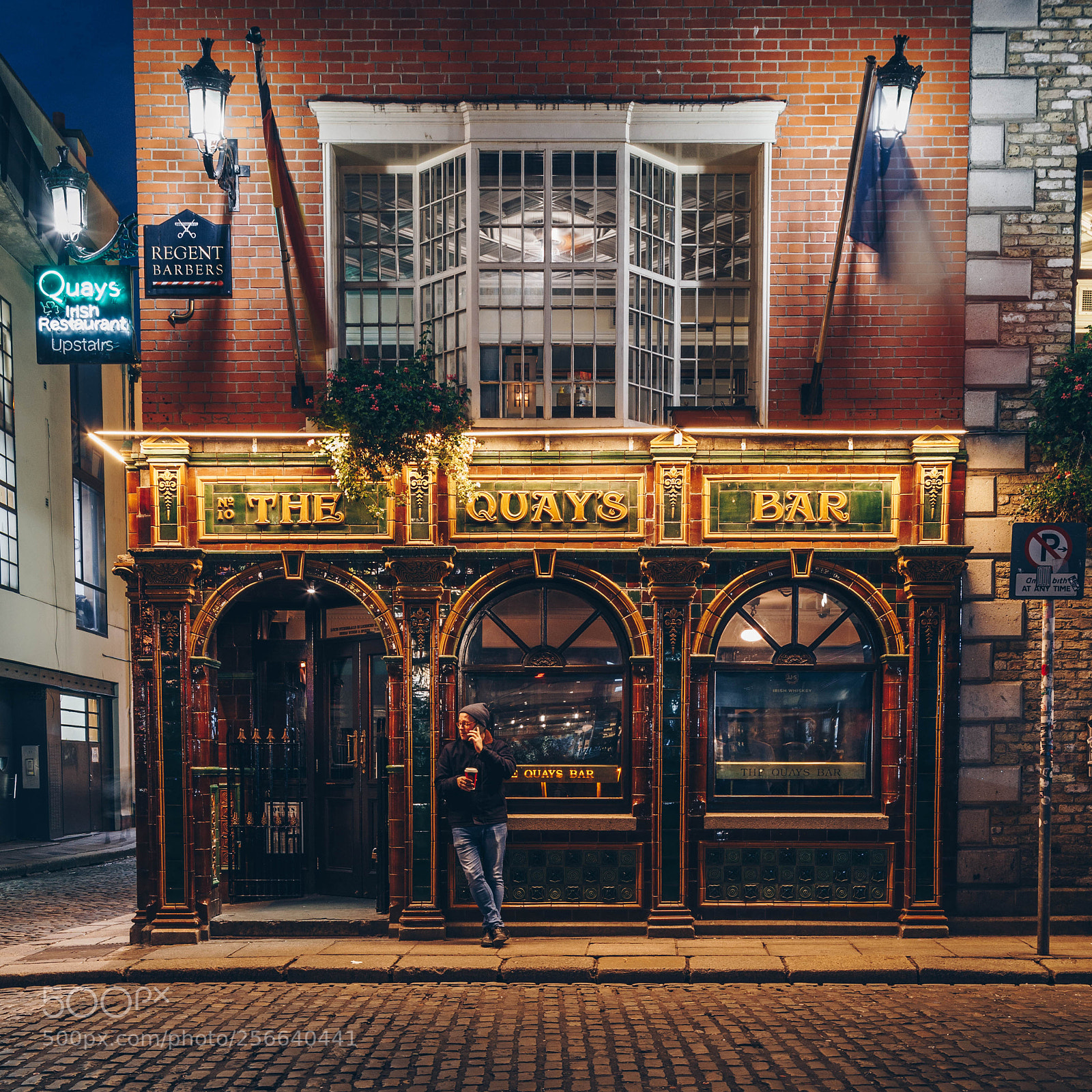 Canon EOS 6D sample photo. The quays bar in photography