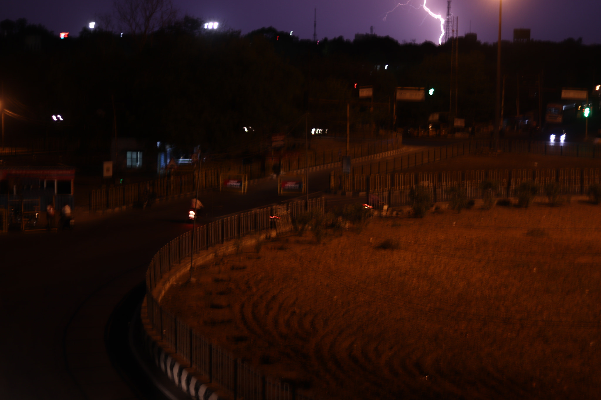 Canon EOS 800D (EOS Rebel T7i / EOS Kiss X9i) + Canon EF 50mm F1.8 STM sample photo. Lightning photography