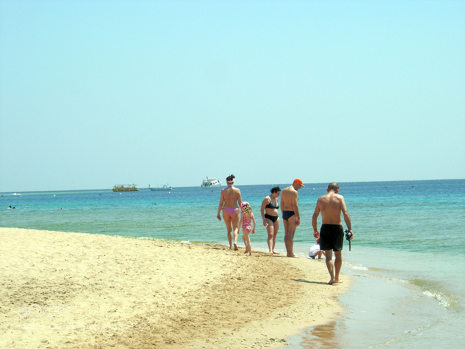 Nikon E5900 sample photo. Passeggiata in spiaggia photography