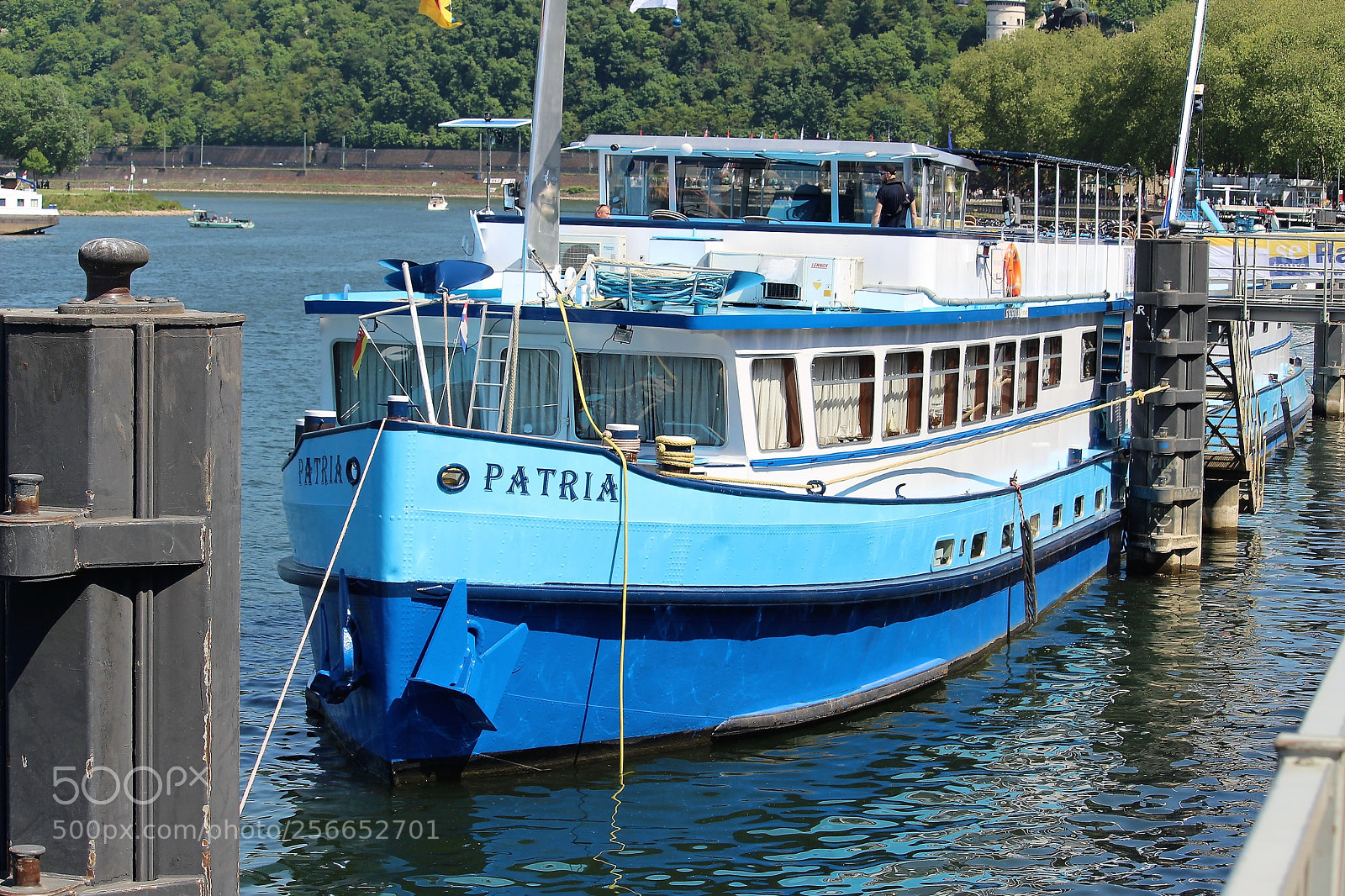 Canon EOS 700D (EOS Rebel T5i / EOS Kiss X7i) sample photo. Boat on the river photography