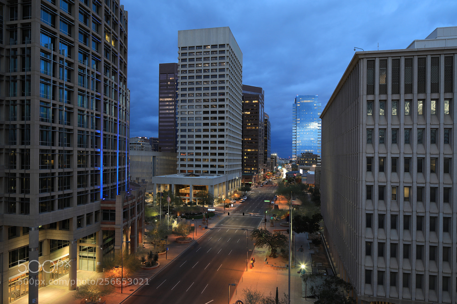 Canon EOS 5D Mark IV sample photo. Dusk view of phoenix photography