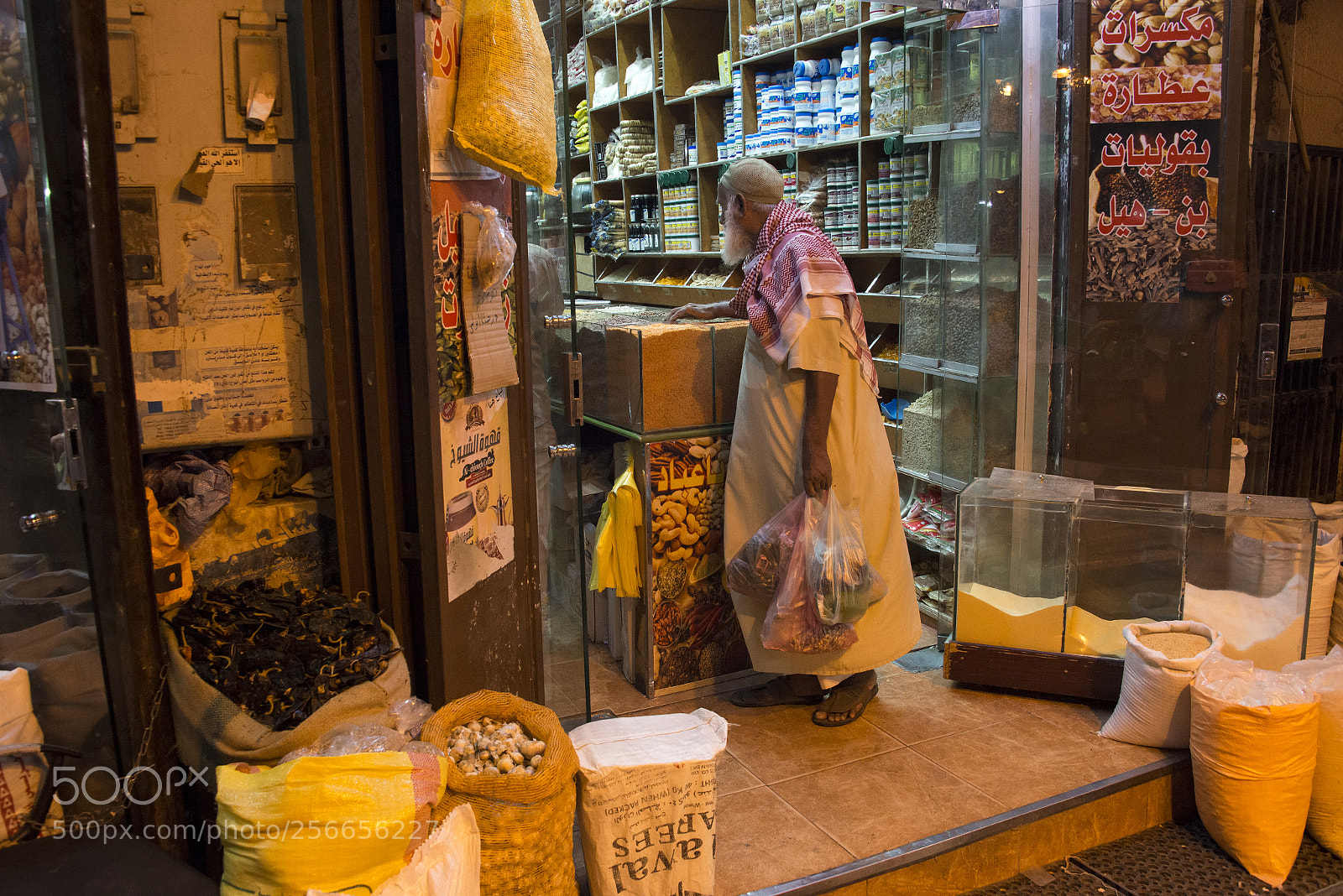 Nikon D800E sample photo. Typical grocery store in photography