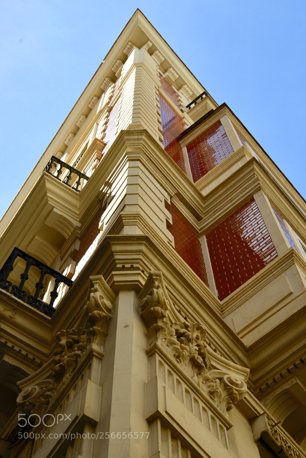 Nikon D610 sample photo. On the corner photography