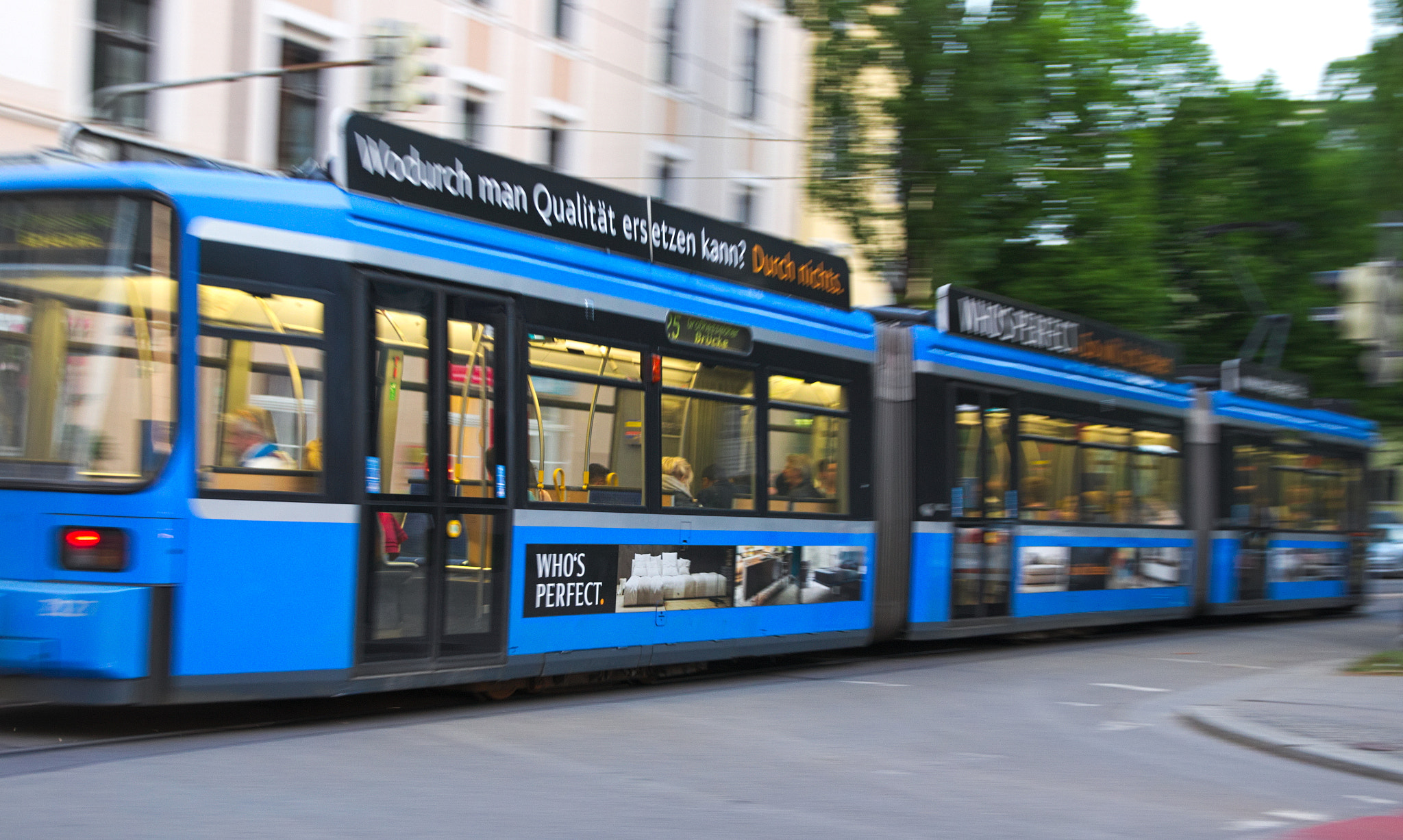 Canon EF-S 17-55mm F2.8 IS USM sample photo. Intense tram photography