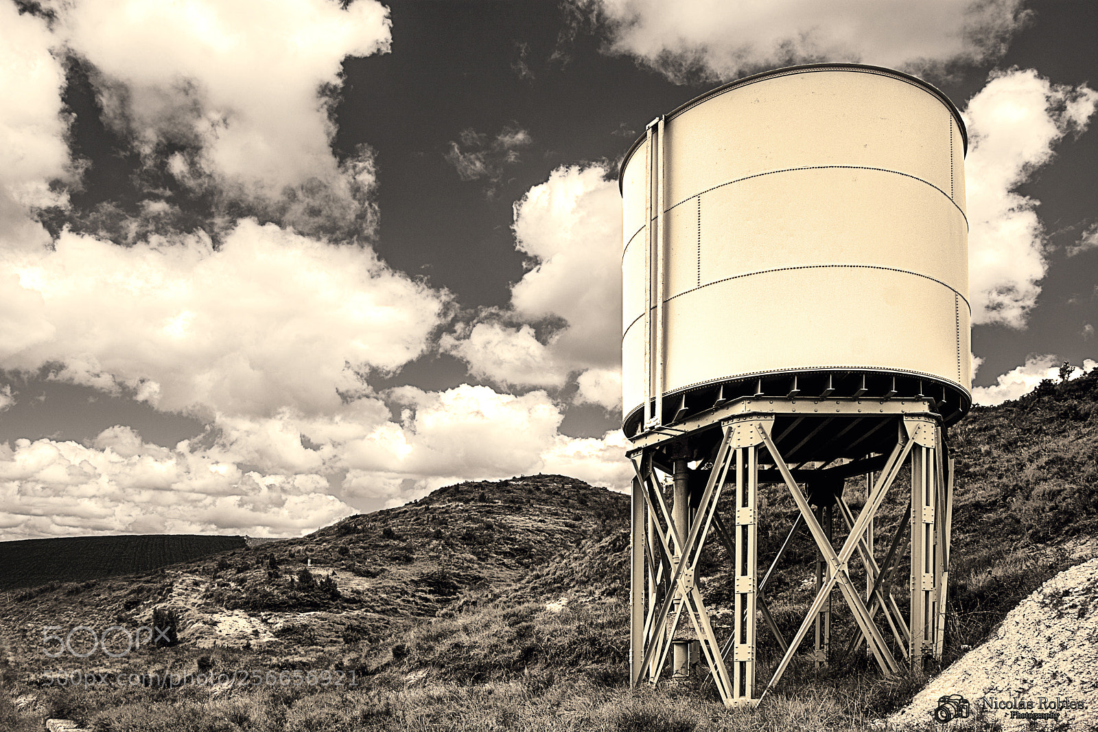 Nikon D7100 sample photo. The ultimate tank for photography