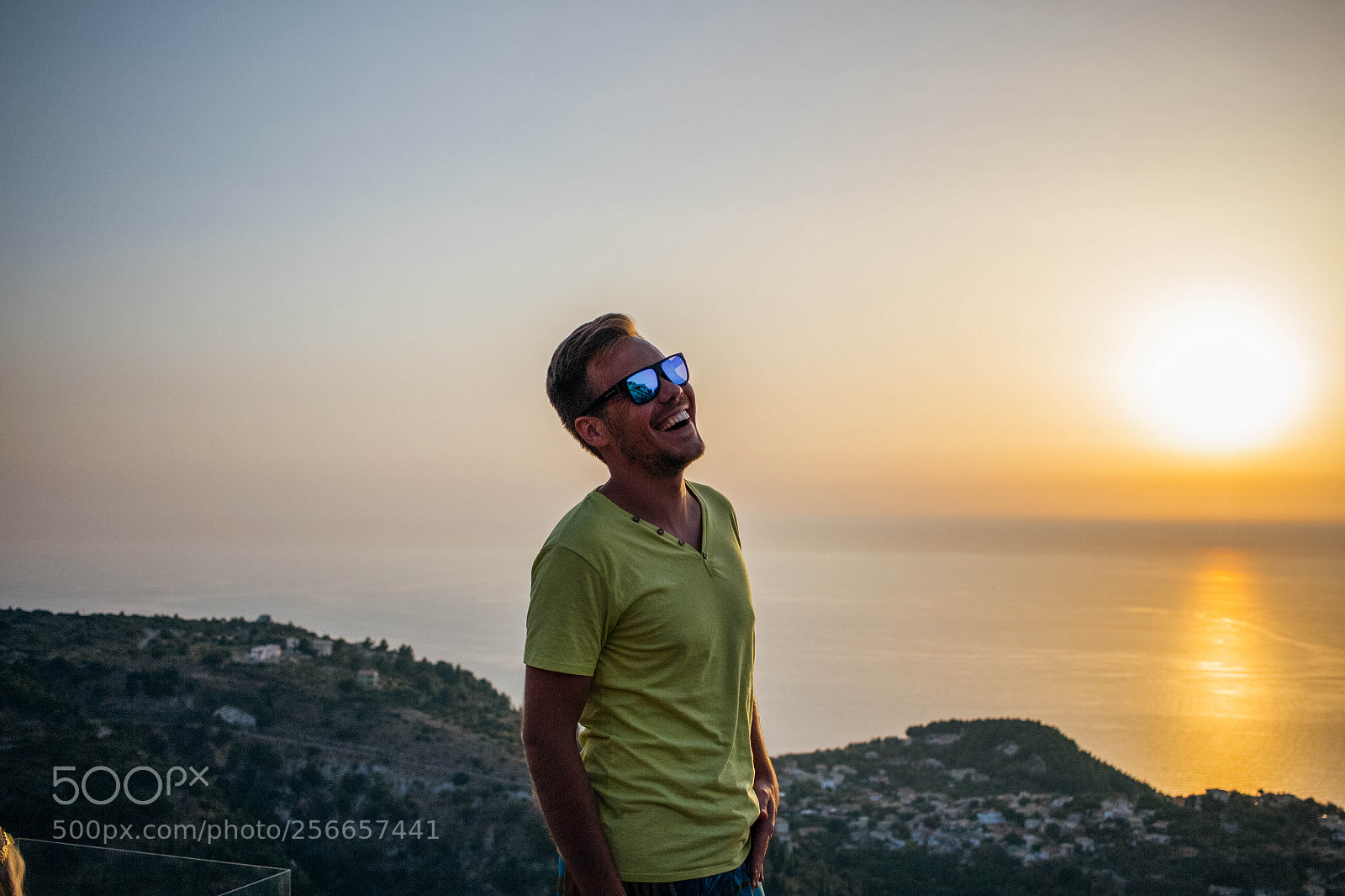 Canon EOS 100D (EOS Rebel SL1 / EOS Kiss X7) sample photo. Guy smiling on sunset photography