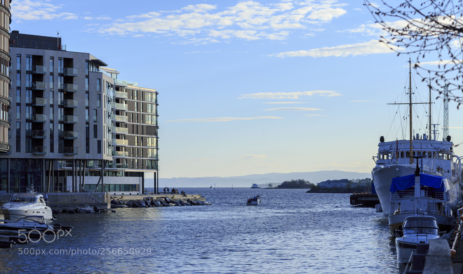 Canon EOS 6D sample photo. Oslo, first spring day photography
