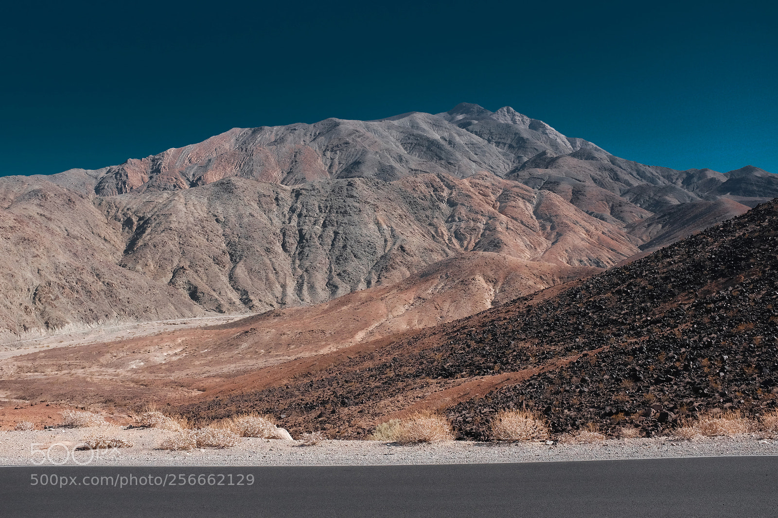 Fujifilm X100T sample photo. Death valley road side photography