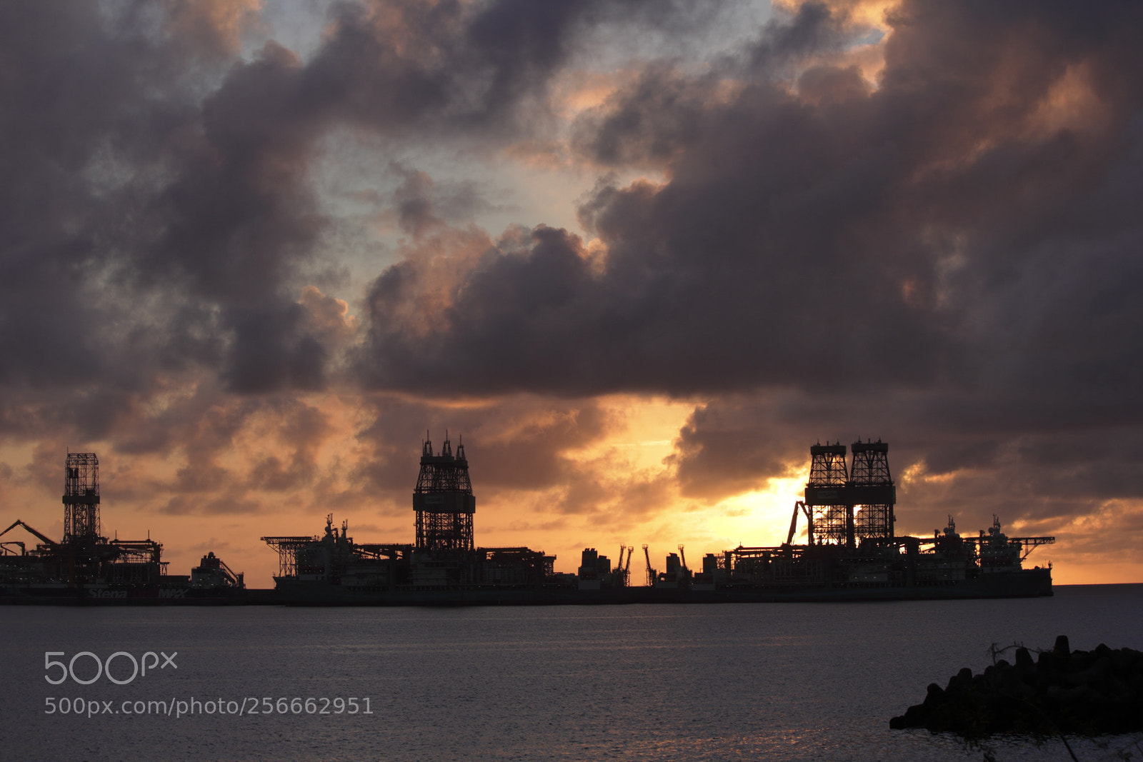 Canon EOS 600D (Rebel EOS T3i / EOS Kiss X5) sample photo. Las palmas port at photography