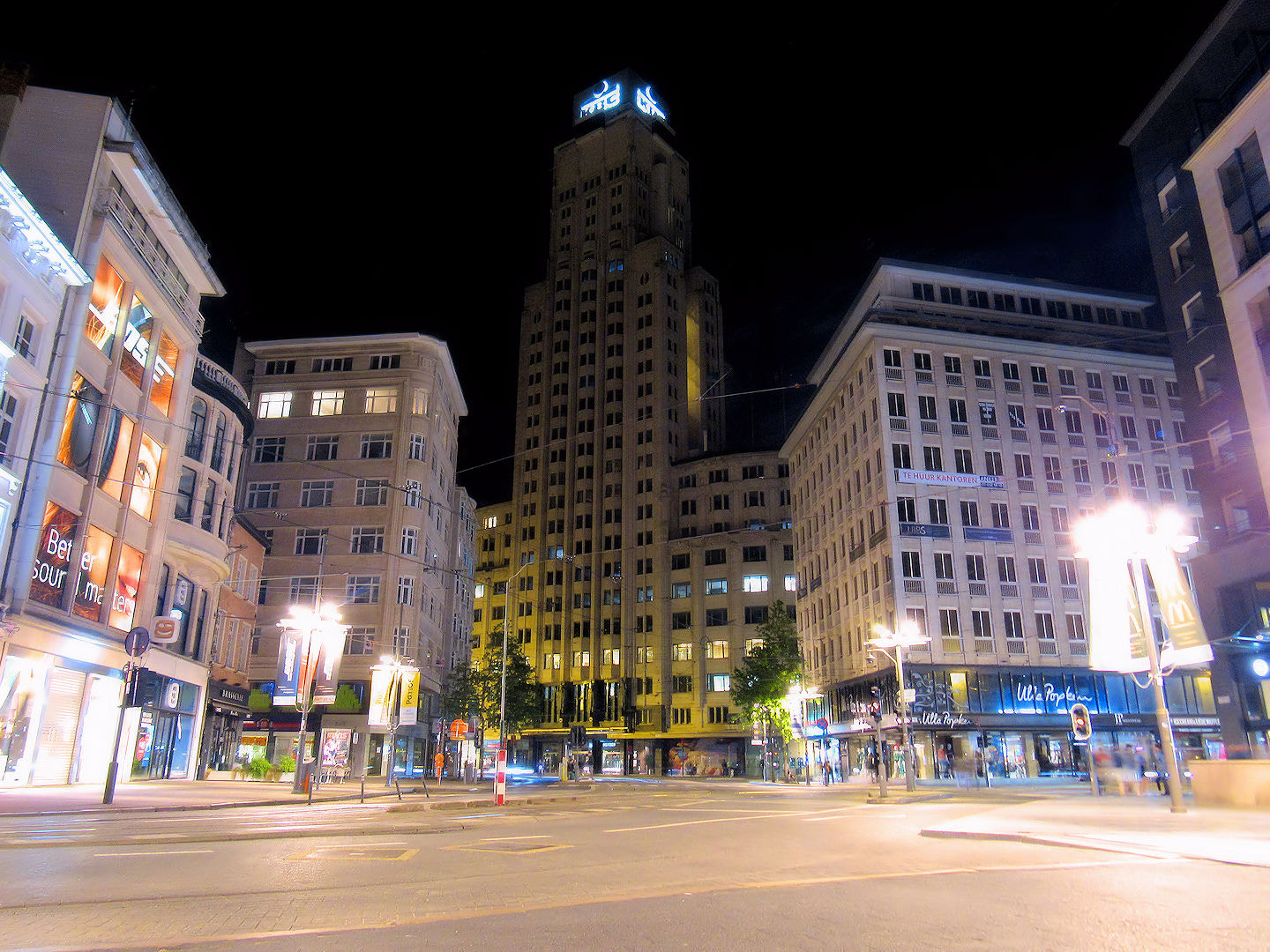 Canon PowerShot SX520 HS sample photo. Antwerp at night photography