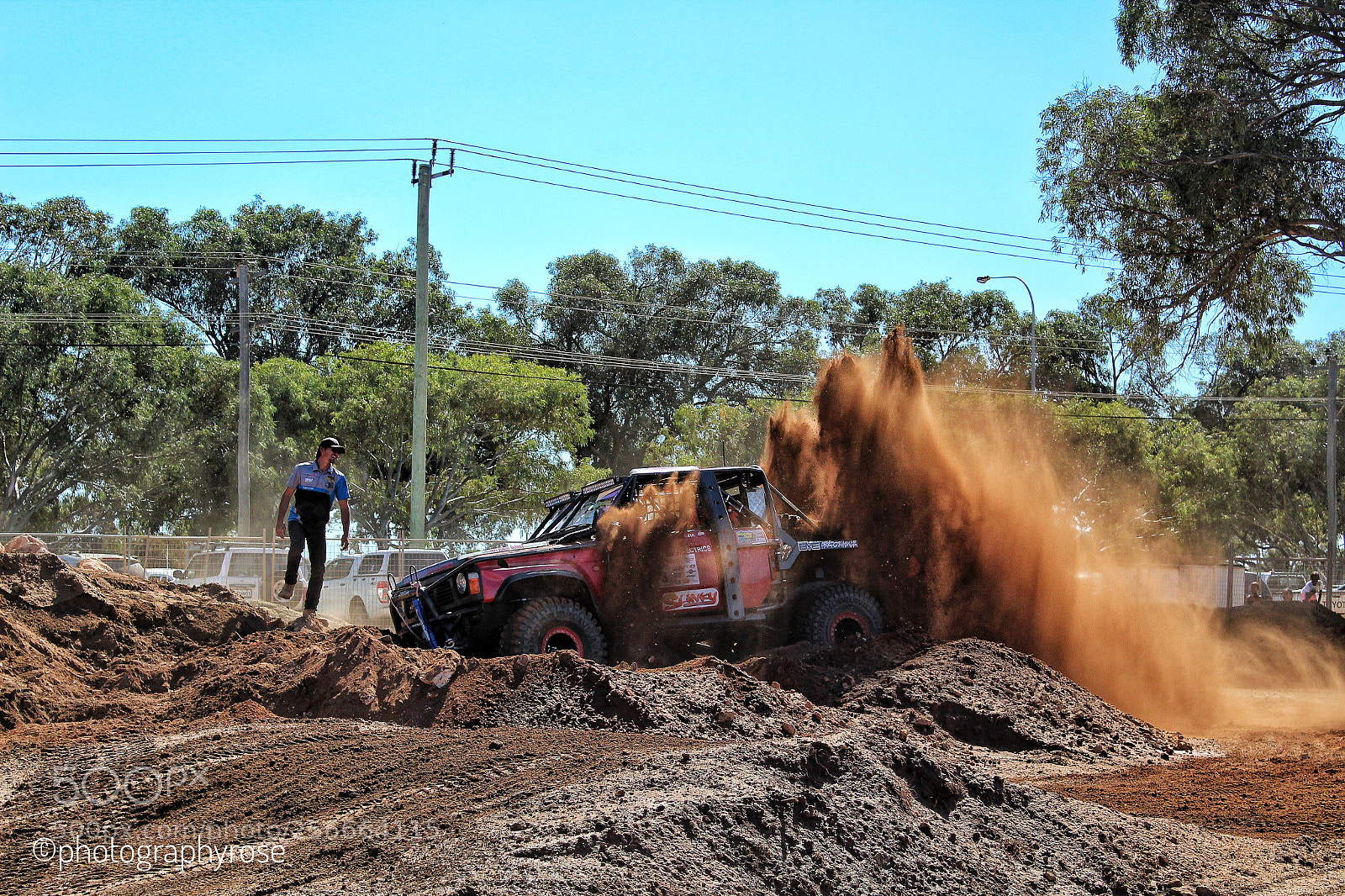 Canon EOS 1300D (EOS Rebel T6 / EOS Kiss X80) sample photo. Dirt flying photography