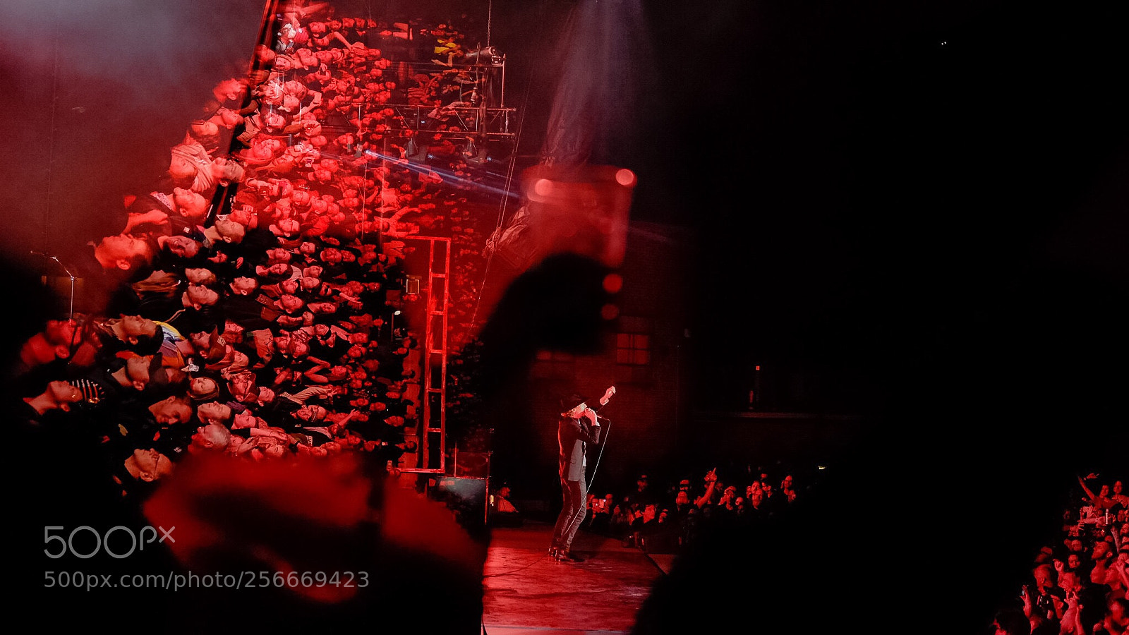 Fujifilm X-T1 sample photo. Beck and his crowd photography