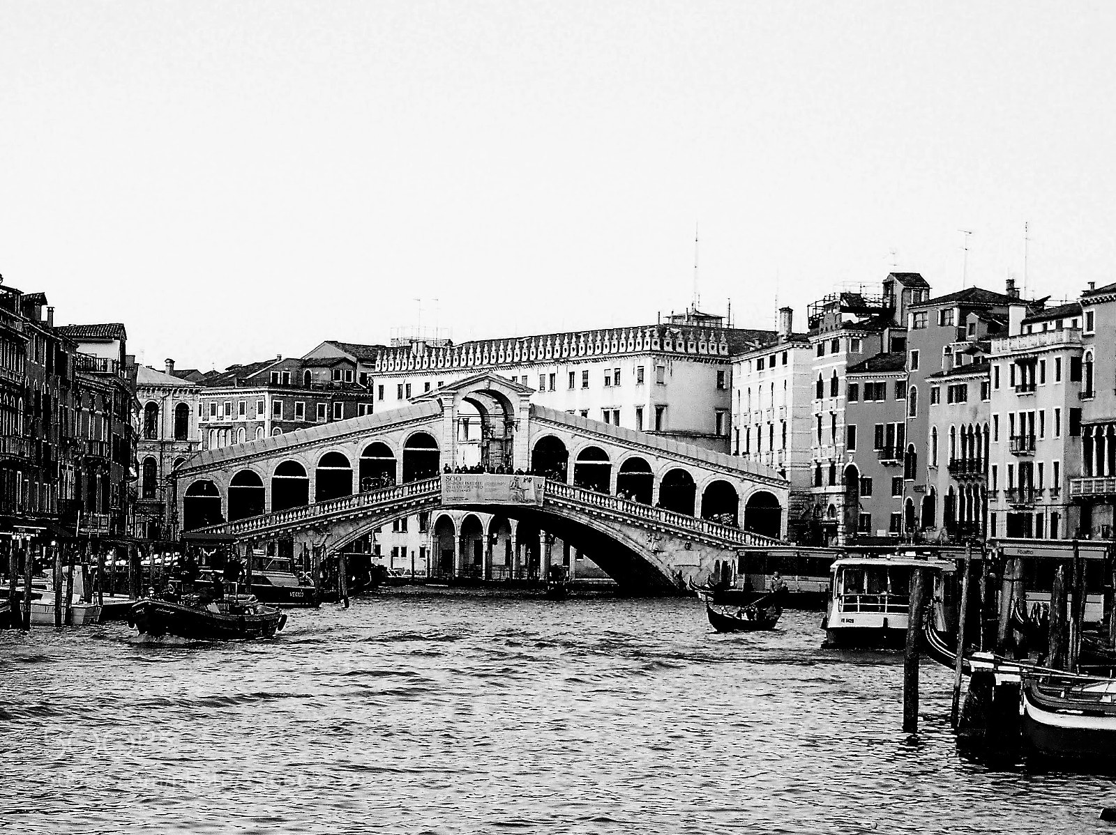 Canon EOS 450D (EOS Rebel XSi / EOS Kiss X2) sample photo. Rialto bridge. venice photography