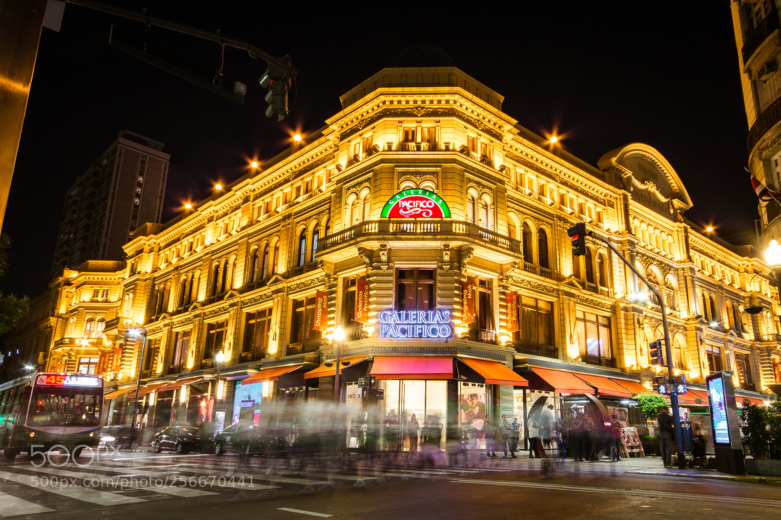 Nikon D7200 sample photo. Night human flow photography