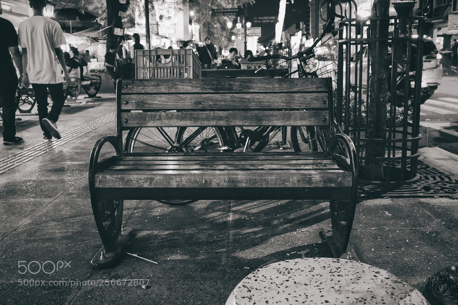 Canon EOS 750D (EOS Rebel T6i / EOS Kiss X8i) sample photo. Empty seat in a photography