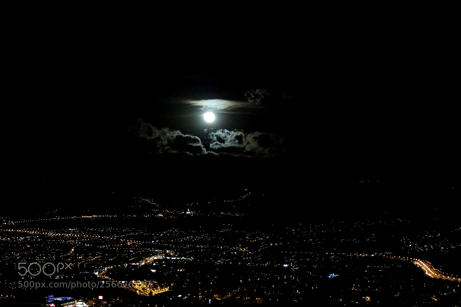 Canon EOS 650D (EOS Rebel T4i / EOS Kiss X6i) sample photo. Night photography