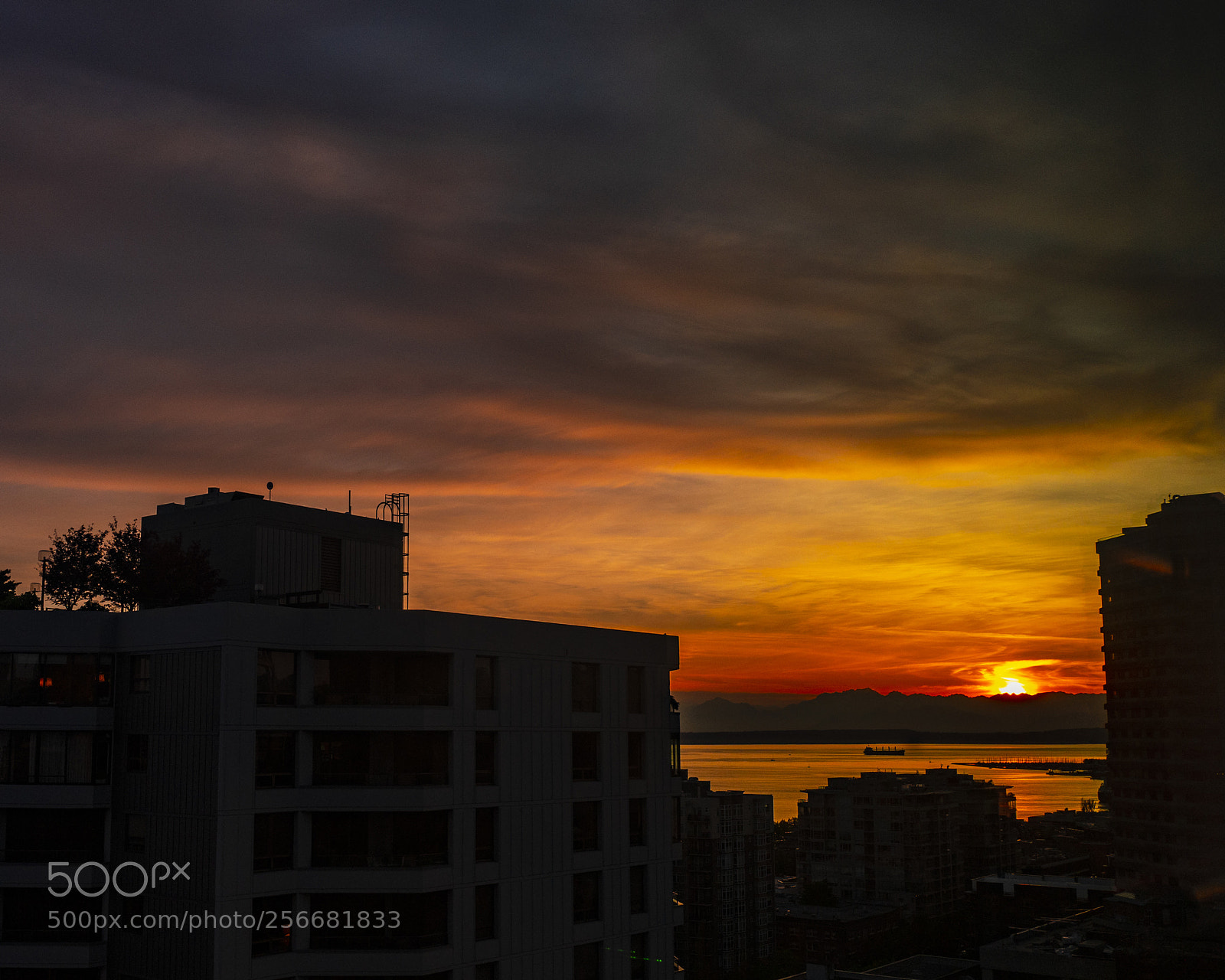 Leica Q (Typ 116) sample photo. Sunset over puget sound photography