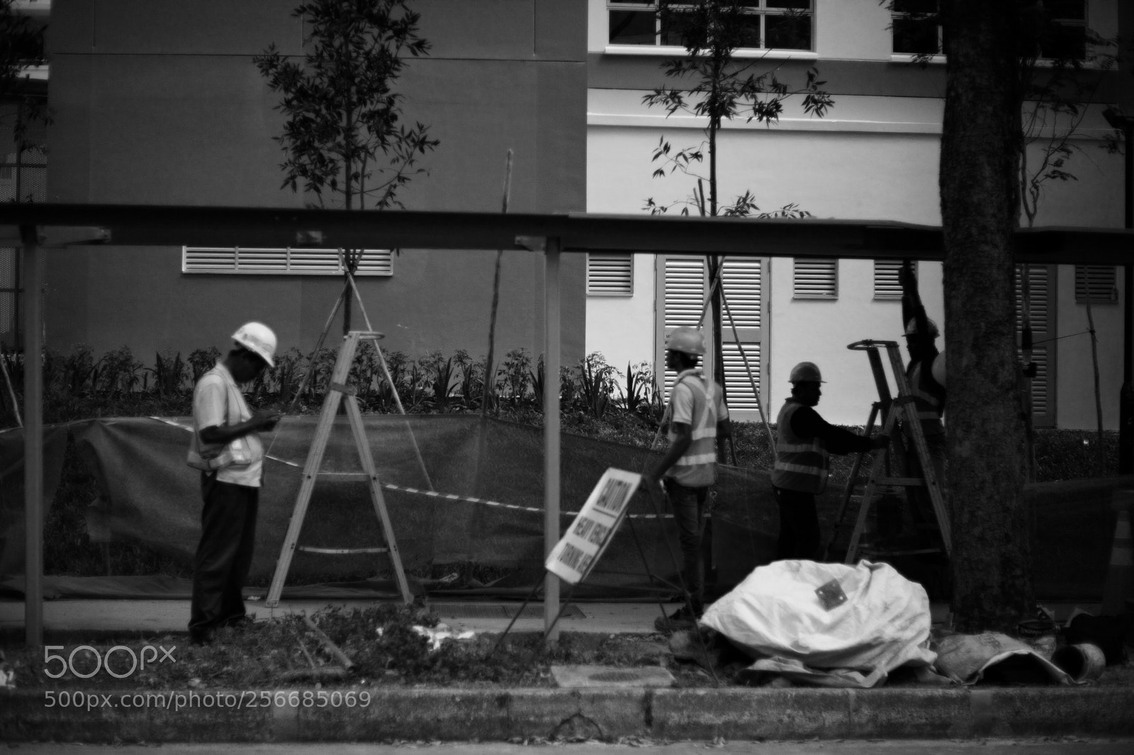 Canon EOS 5D Mark II sample photo. The construction workers photography