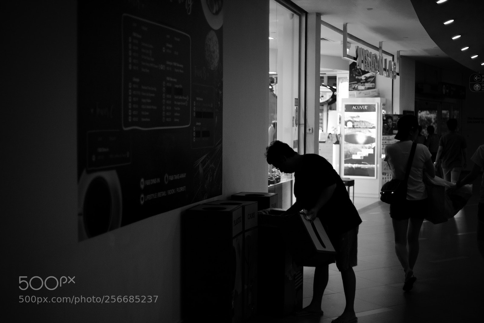 Canon EOS 5D Mark II sample photo. Valuable rubbish bin photography