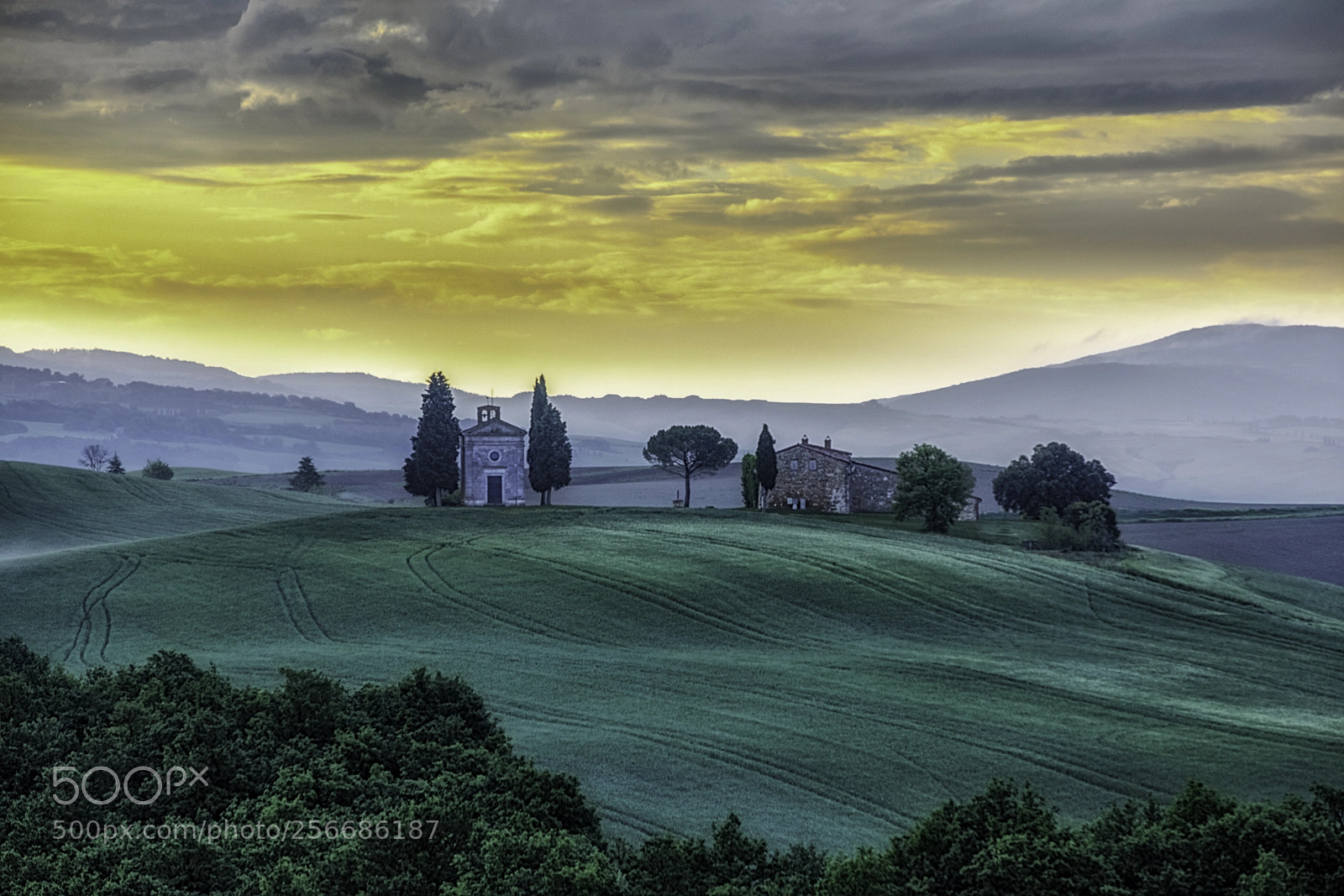 Canon EOS 5D Mark IV sample photo. Chapel in the sunrise photography