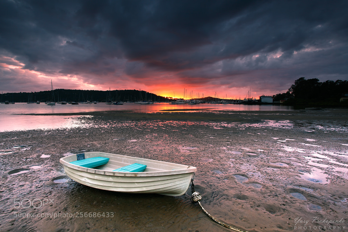 Canon EOS 5D Mark II sample photo. Boat on beach at photography