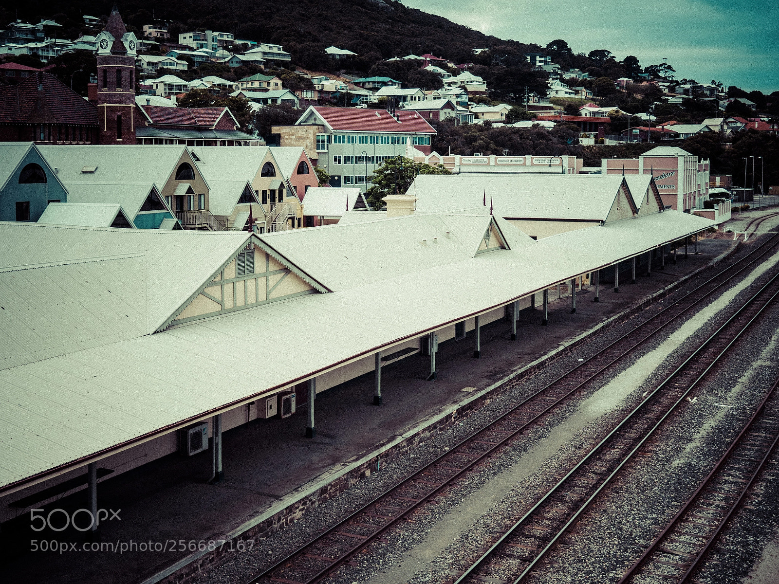 Olympus OM-D E-M5 II sample photo. Albany railway station bond photography