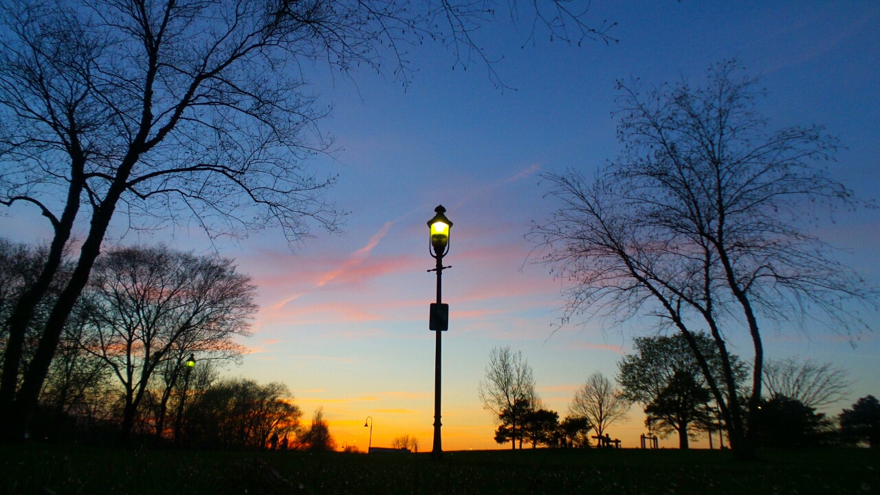 Samsung Galaxy Camera 2 sample photo. Light pole at sunset photography