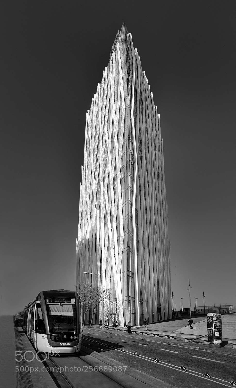 Sony a7 II sample photo. Diagonal zerozero telefonica tower photography