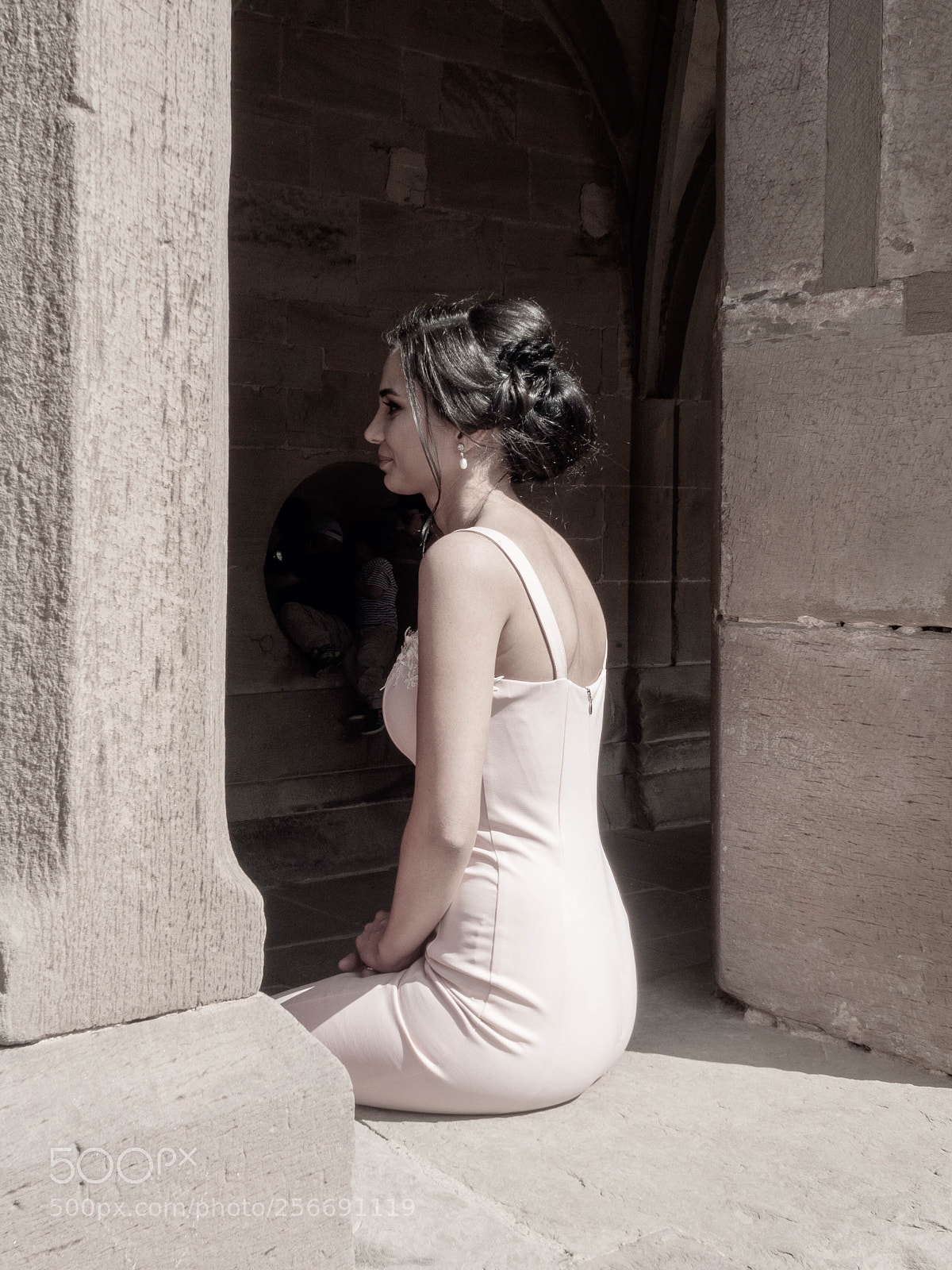 Olympus OM-D E-M5 sample photo. Girl on the wall photography