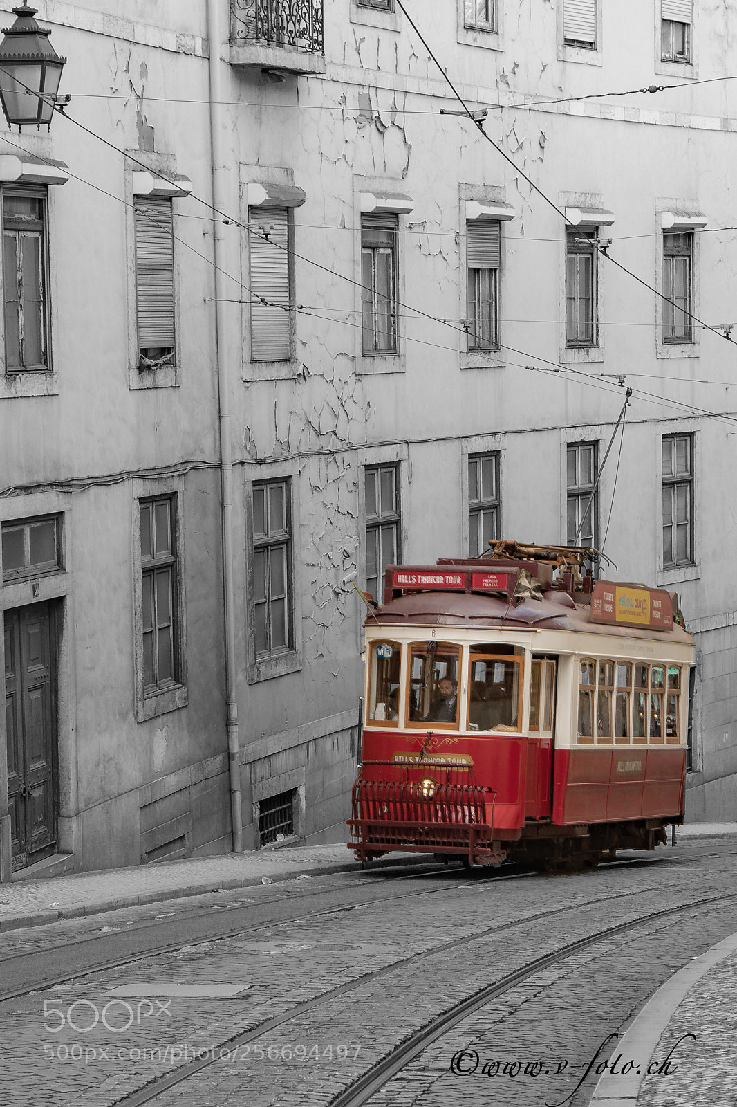 Canon EOS 5D Mark IV sample photo. Tram photography