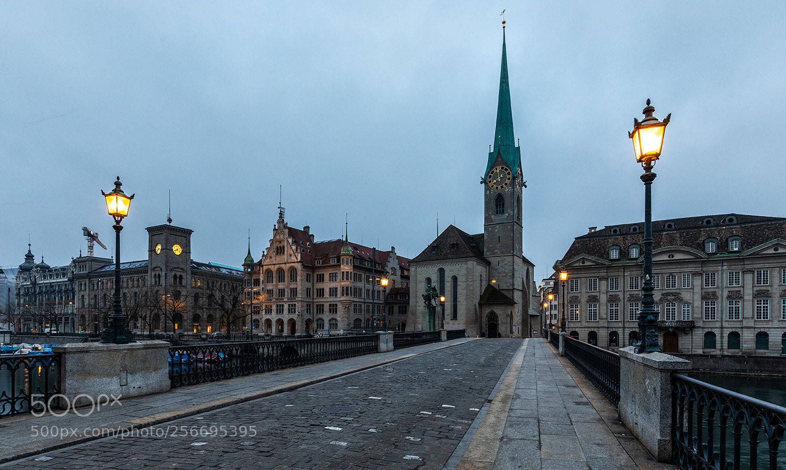 Canon EOS 5D Mark IV sample photo. Morgenstimmung fraumünster photography