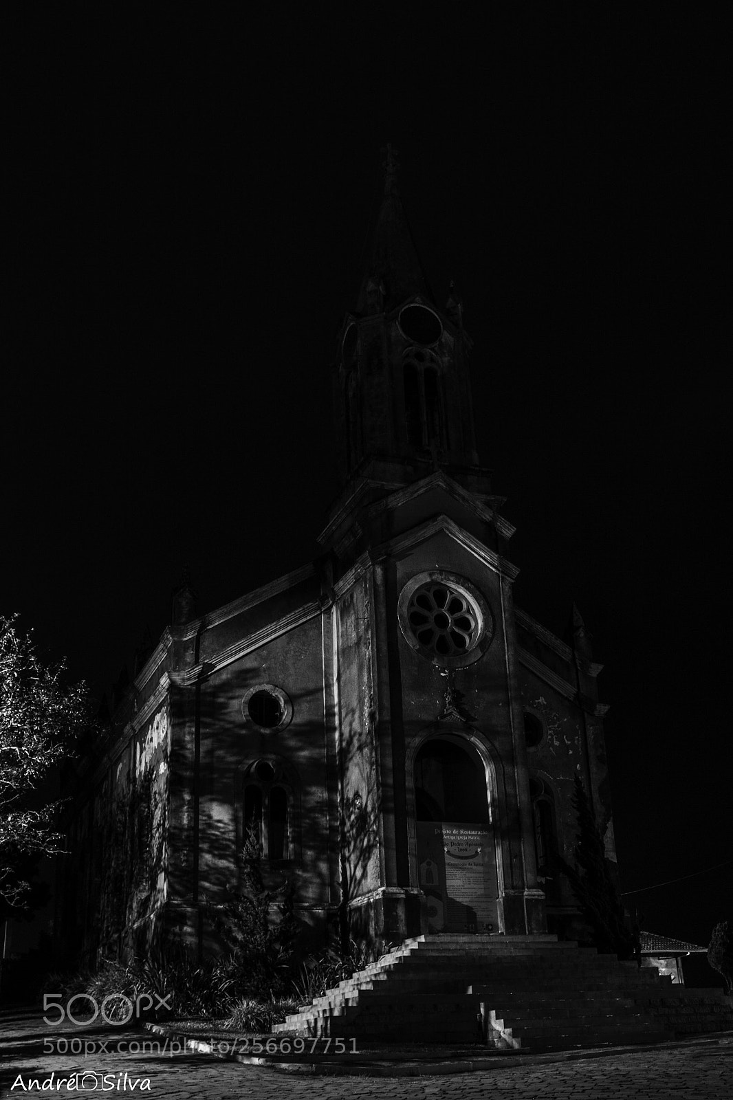 Canon EOS 1200D (EOS Rebel T5 / EOS Kiss X70 / EOS Hi) sample photo. Antiga igreja matriz photography