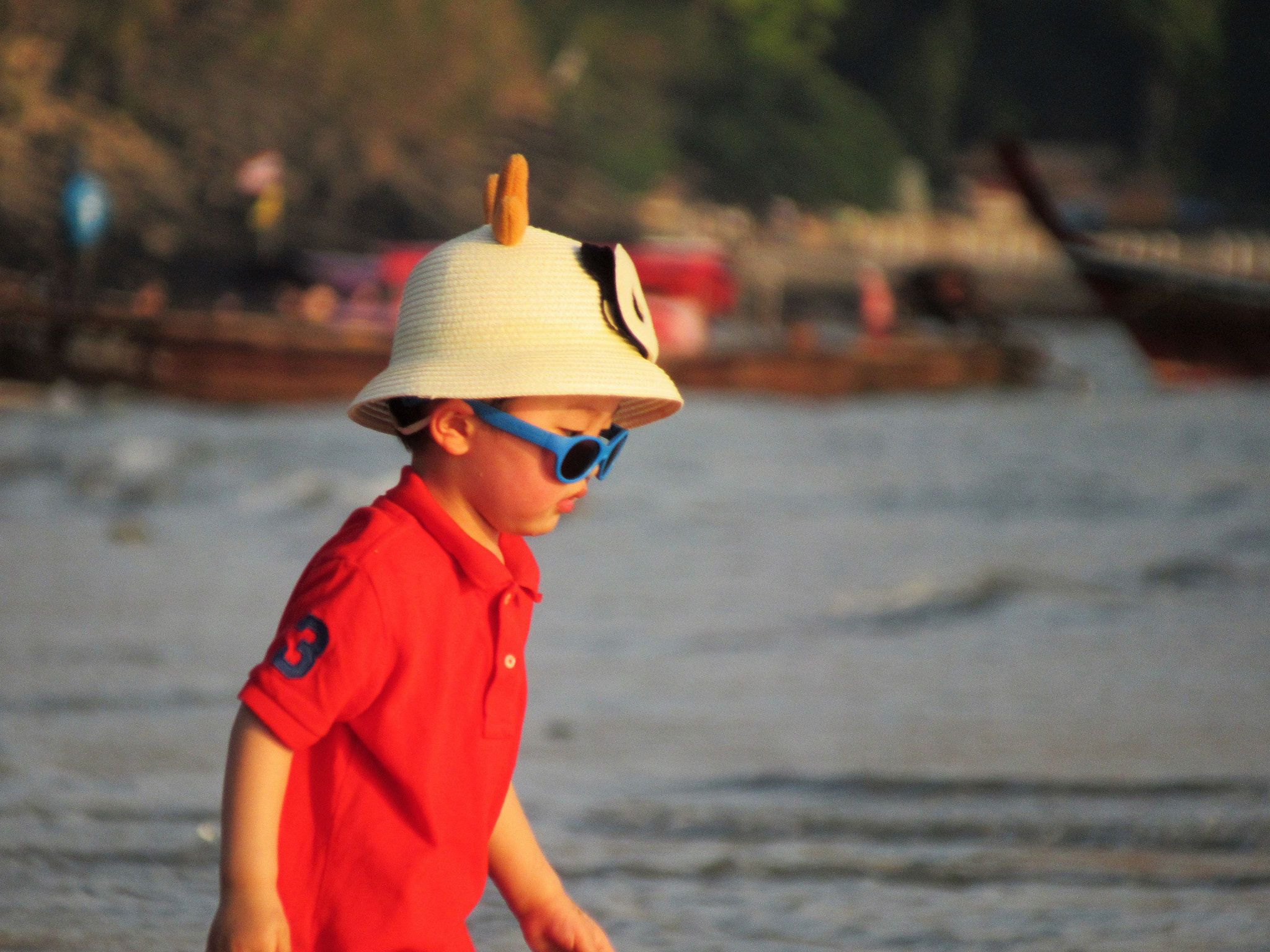 Canon PowerShot SX520 HS sample photo. Kid on the beach. photography