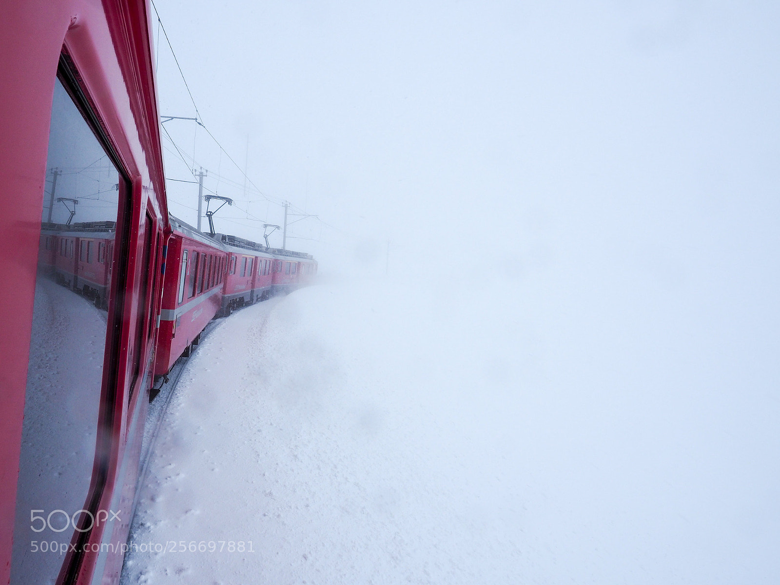 Olympus OM-D E-M5 II sample photo. Through the snow photography