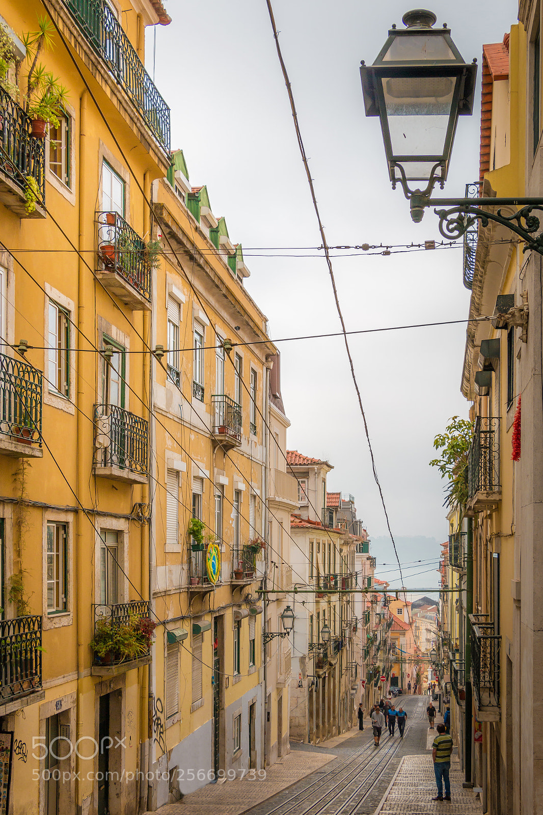 Canon EOS 70D sample photo. Lisboa old street photography