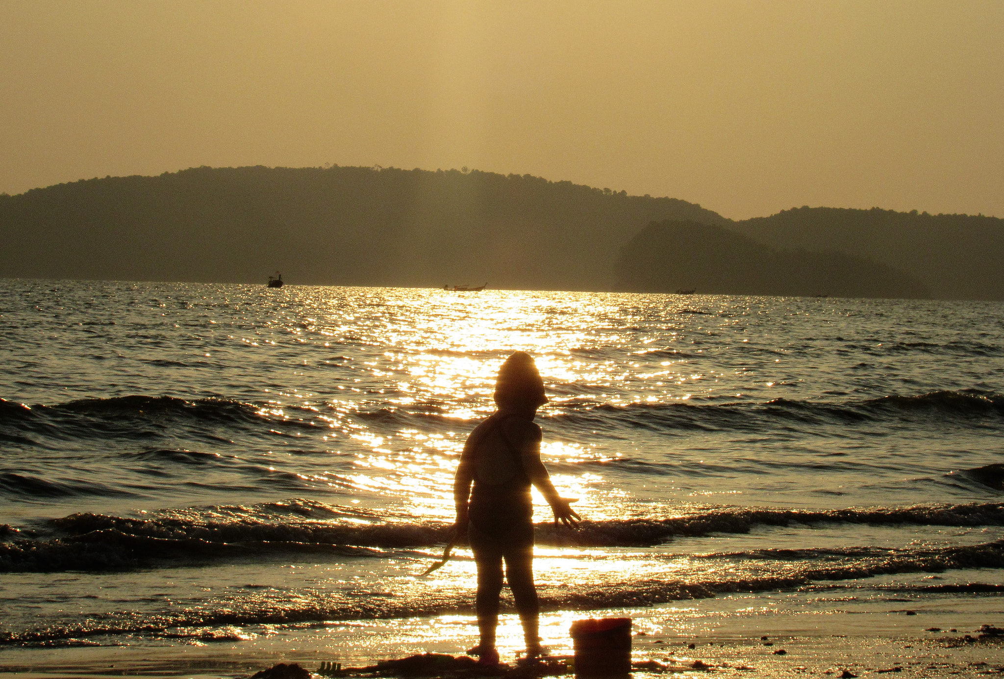 Canon PowerShot SX520 HS sample photo. Sand play photography